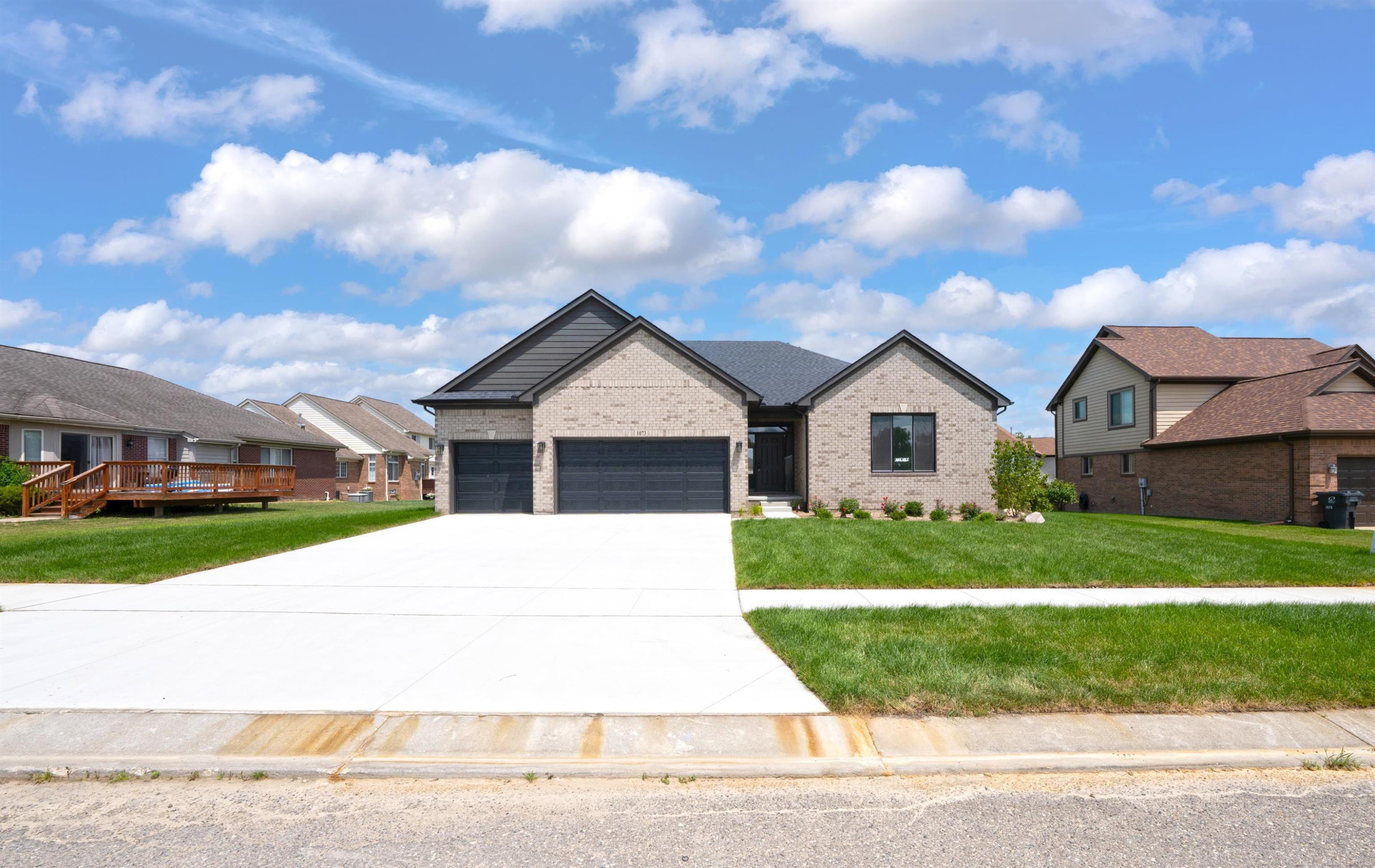 1073 Williamson Circle, Pontiac, MI 48340 — Photo 33