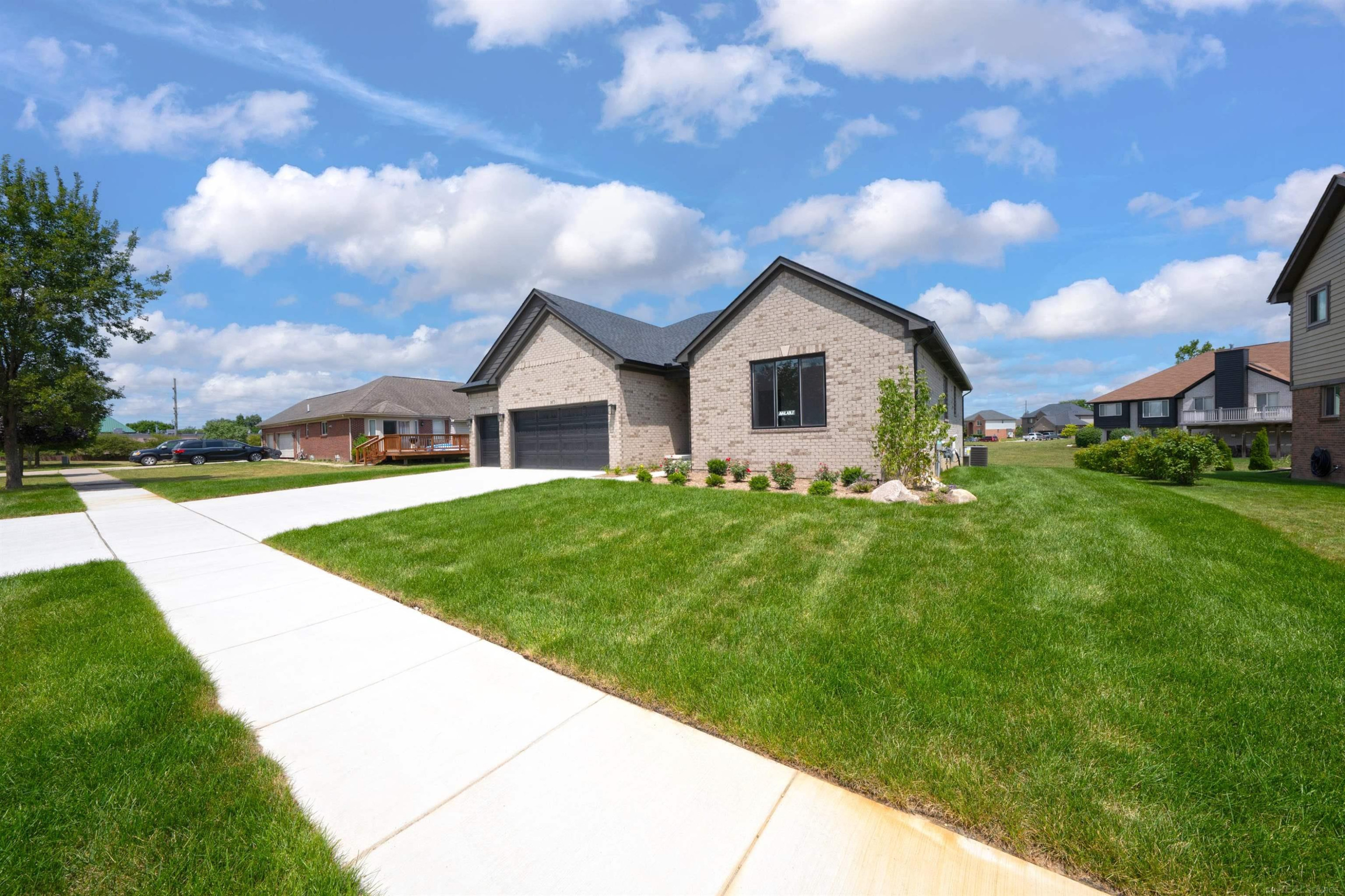 1073 Williamson Circle, Pontiac, MI 48340 — Photo 35