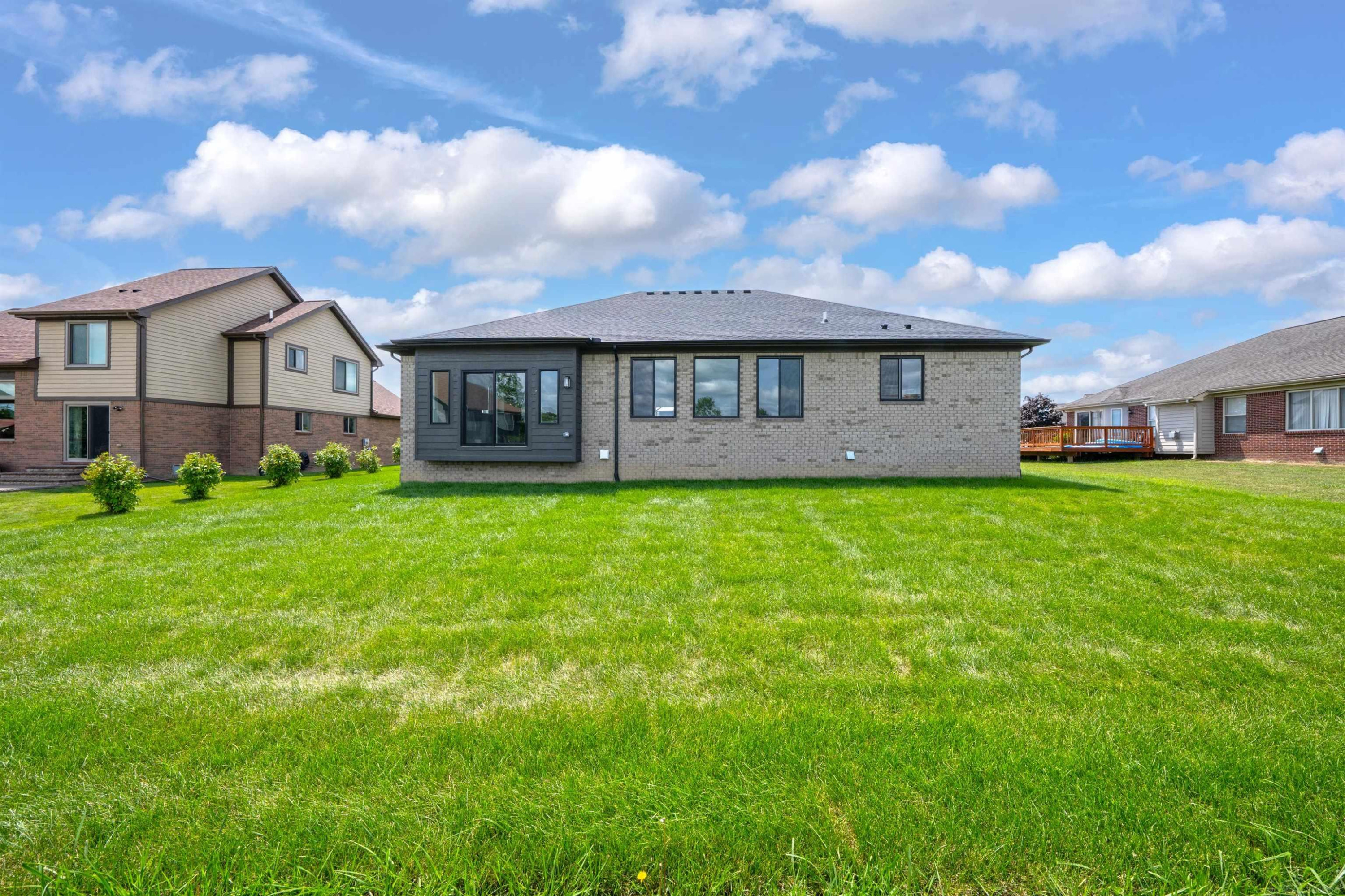 1073 Williamson Circle, Pontiac, MI 48340 — Photo 37