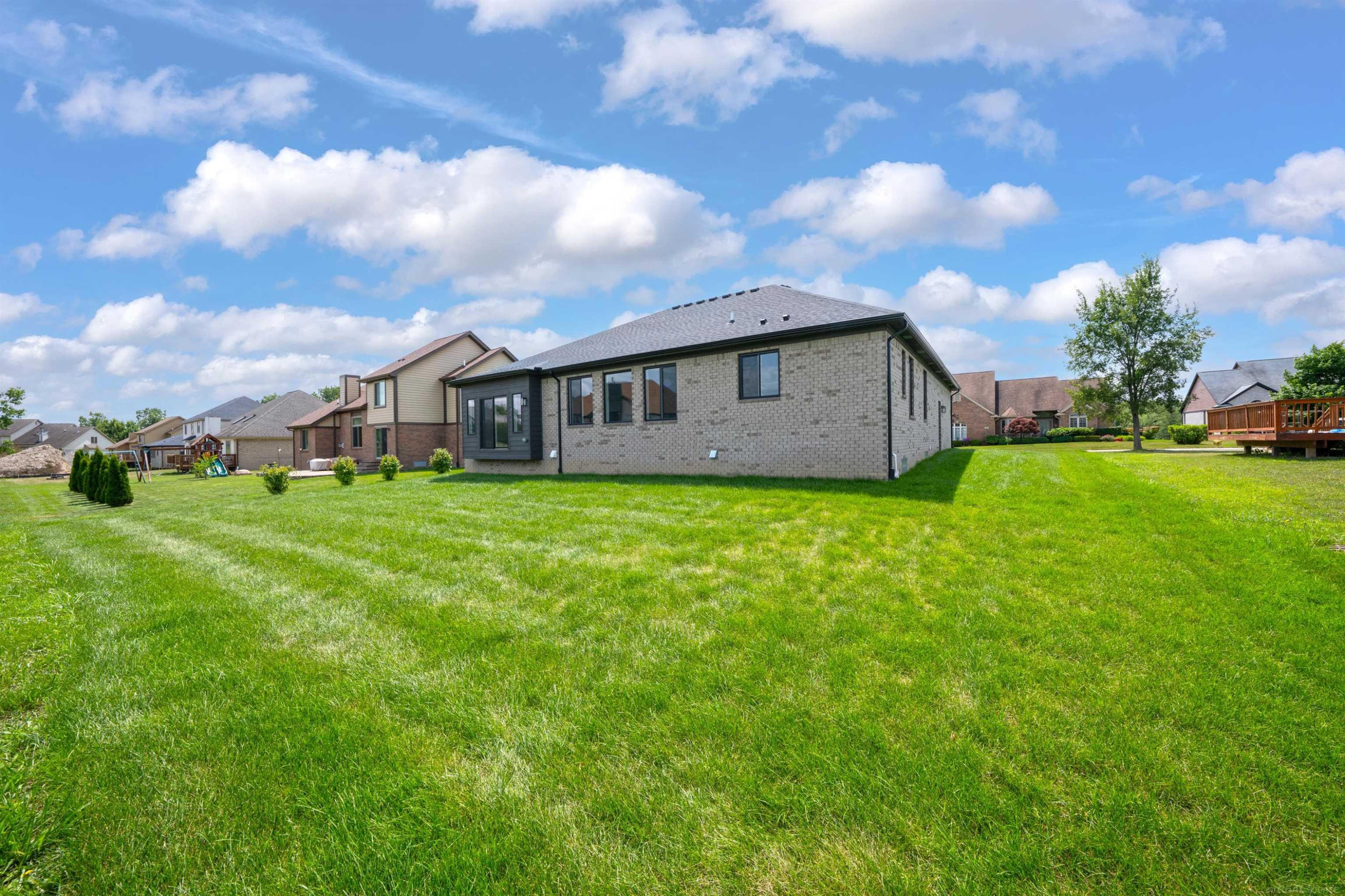 1073 Williamson Circle, Pontiac, MI 48340 — Photo 38