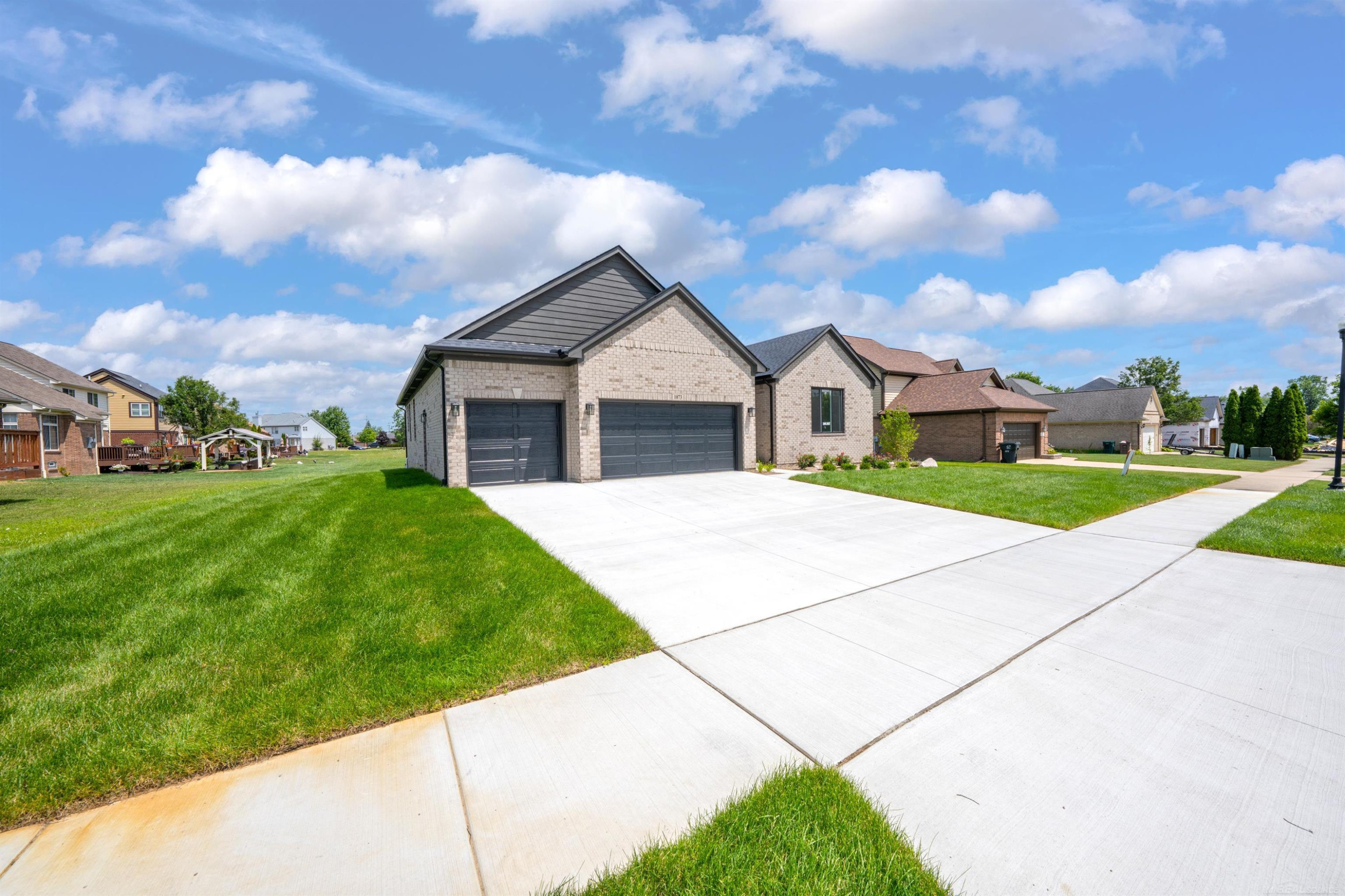 1073 Williamson Circle, Pontiac, MI 48340 — Photo 39