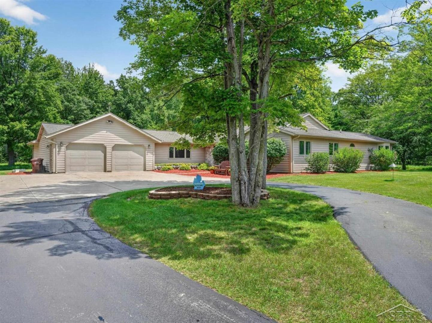 457 E Mier Road, Sanford, MI 48657
