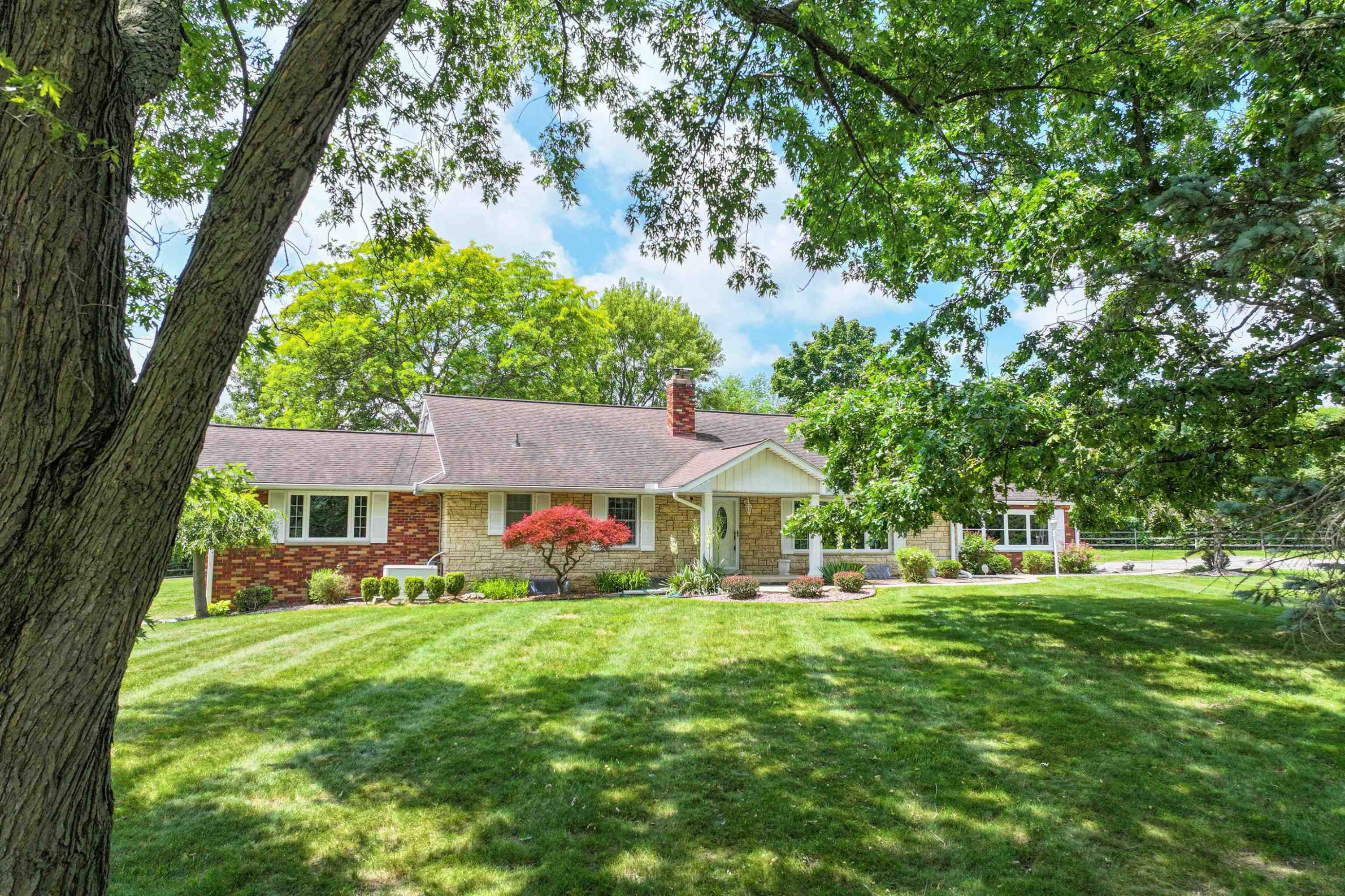9422 S Saginaw Street, Grand Blanc, MI 48439