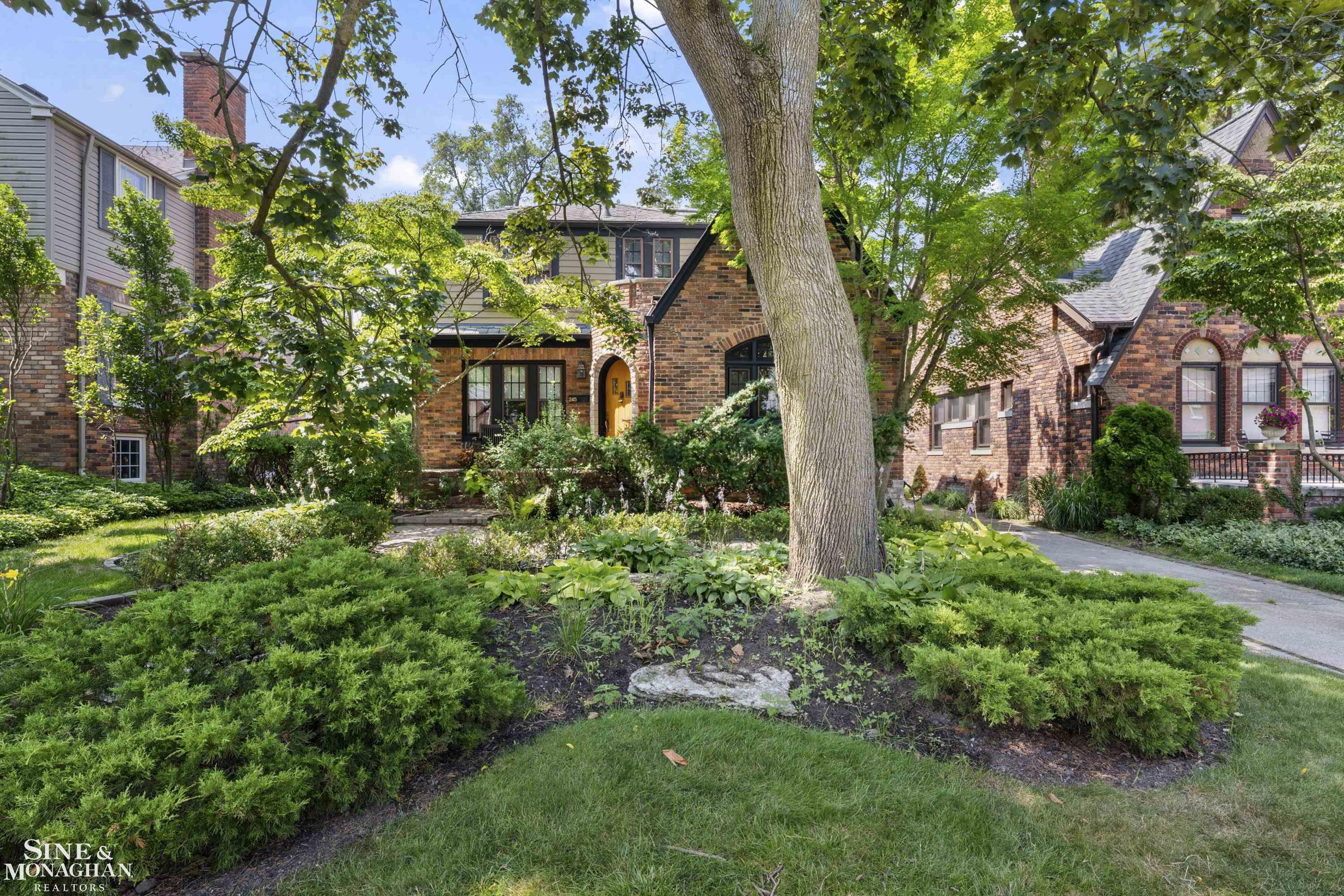 245 Ridgemont Road, Grosse Pointe Farms, MI 48236