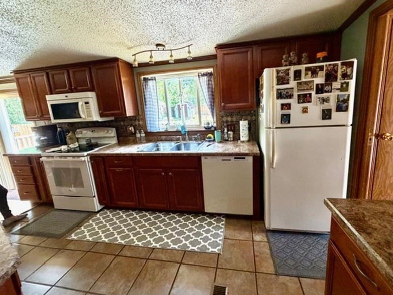 608 E Liberty Street, Chesaning, MI 48616 — Photo 11