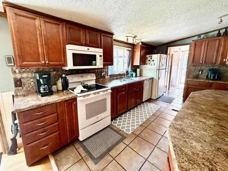 608 E Liberty Street, Chesaning, MI 48616 — Photo 12