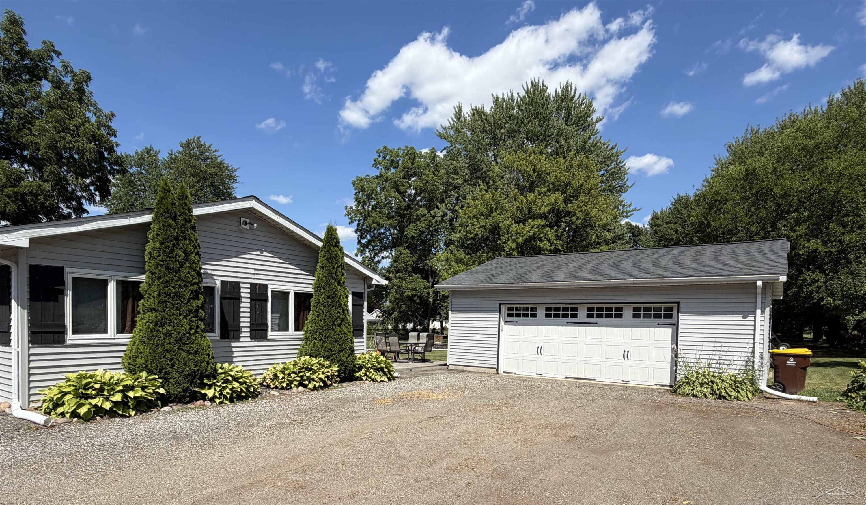 325 S Main Street, Chesaning, MI 48616 — Photo 2