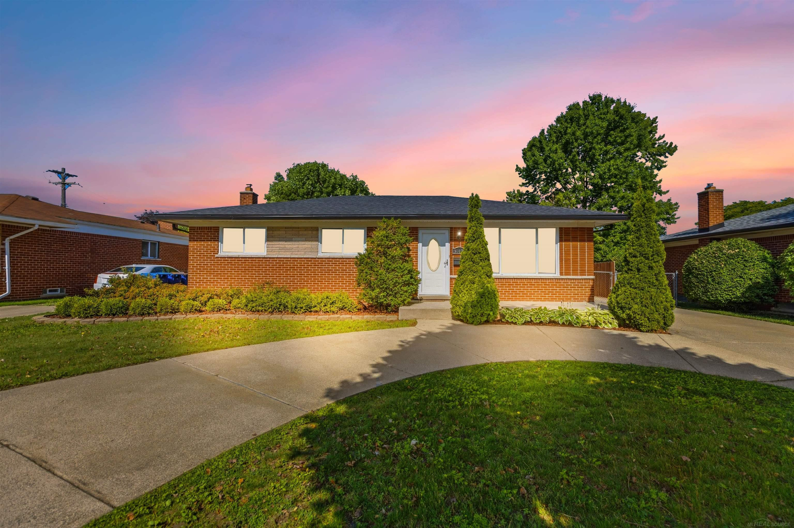 30121 Gloede Drive, Warren, MI 48088