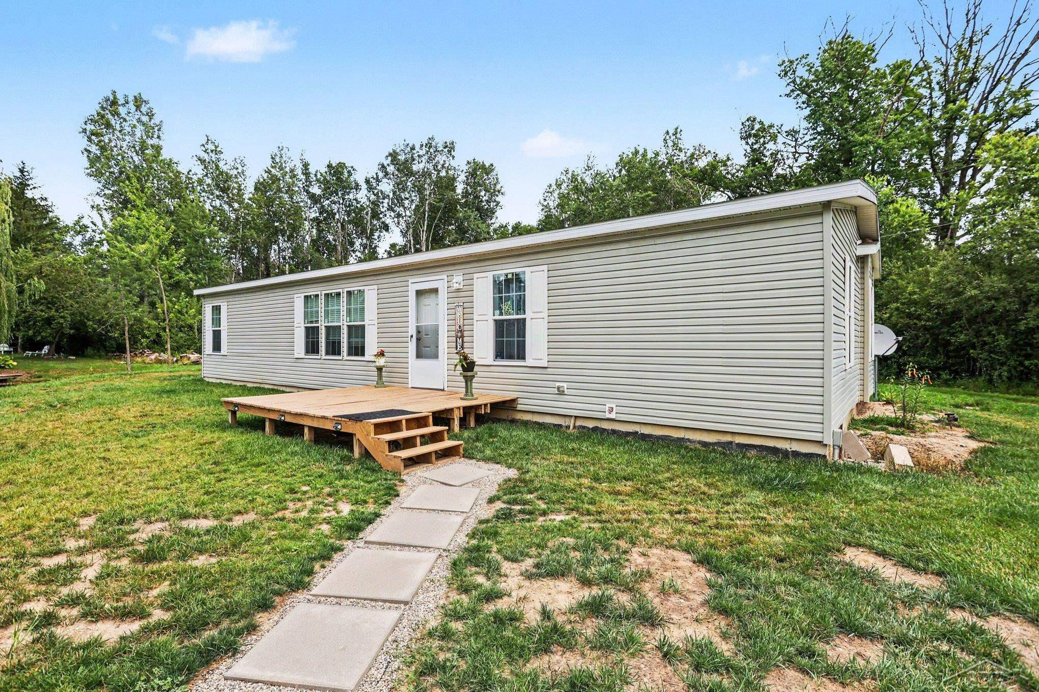 130 W Bradford Road, Midland, MI 48640 — Photo 2