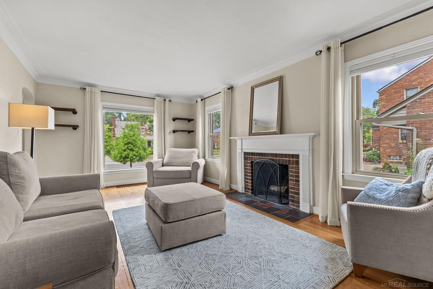 1521 Hampton Road, Grosse Pointe Woods, MI 48236 — Photo 2