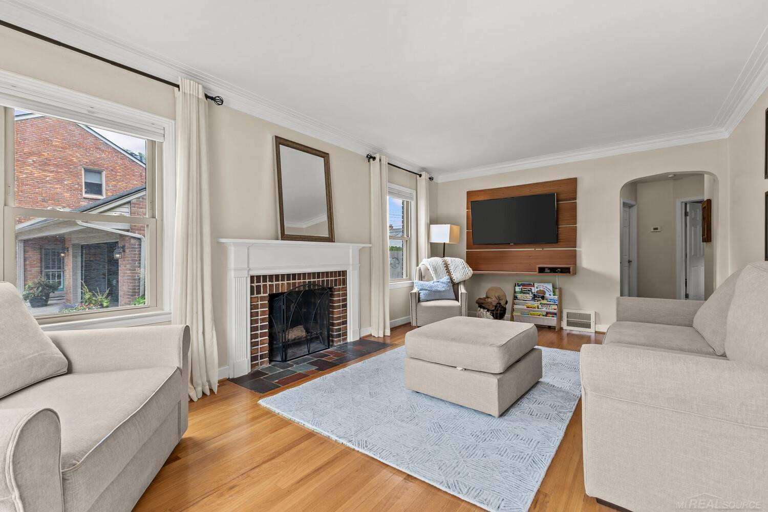 1521 Hampton Road, Grosse Pointe Woods, MI 48236 — Photo 3