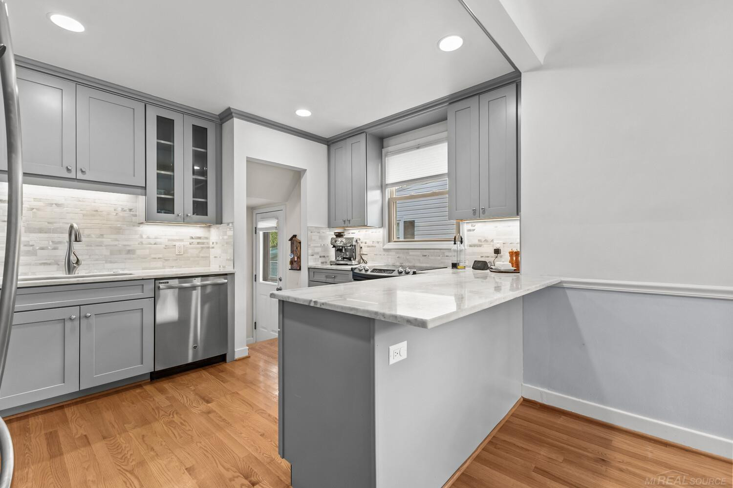 1521 Hampton Road, Grosse Pointe Woods, MI 48236 — Photo 6