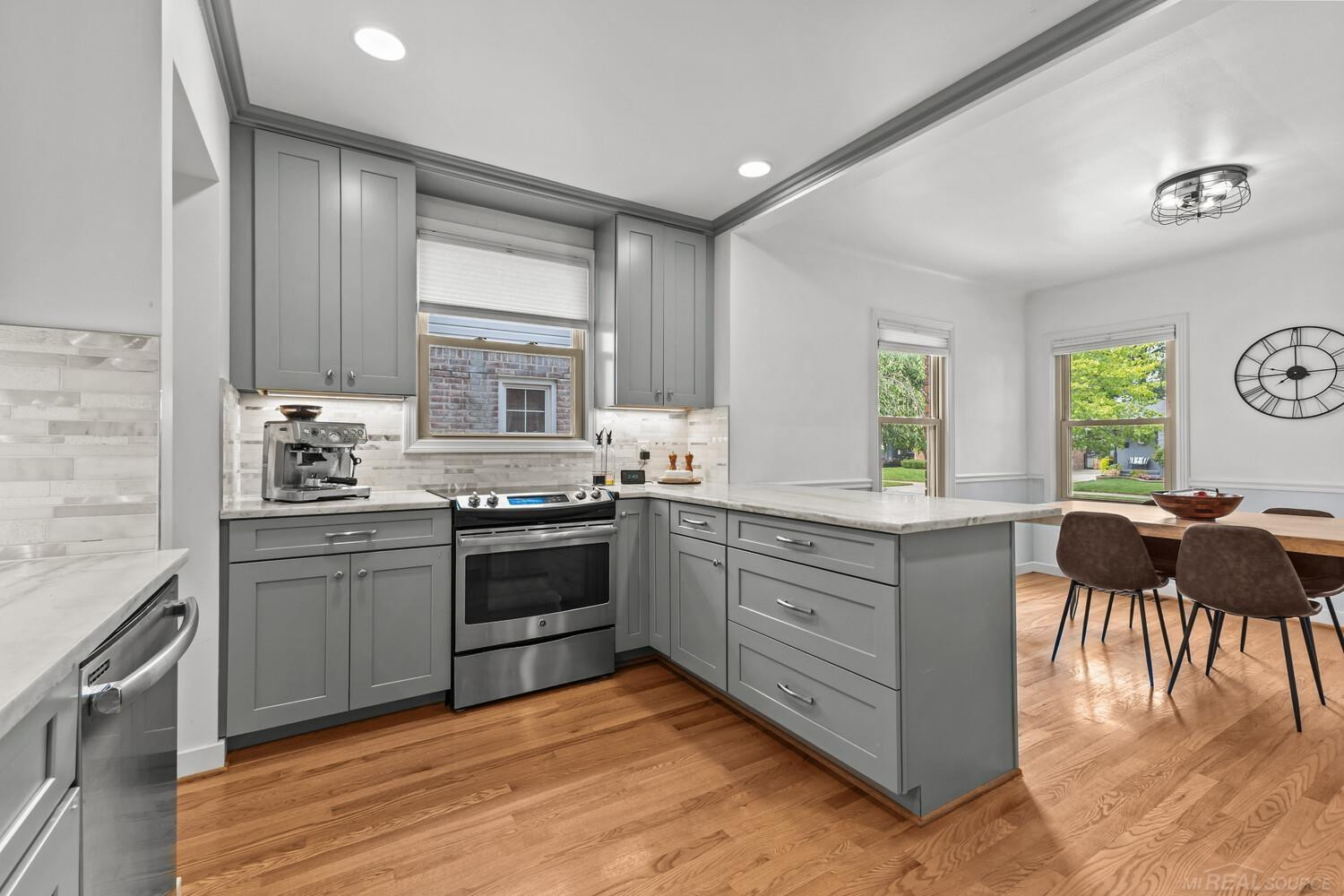 1521 Hampton Road, Grosse Pointe Woods, MI 48236 — Photo 7