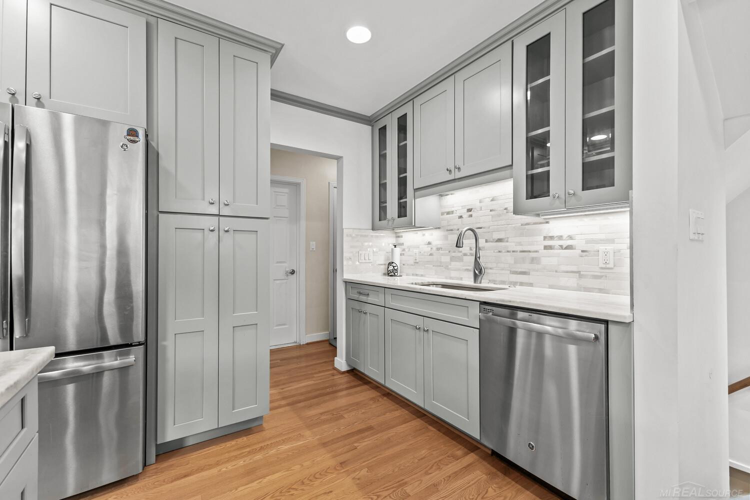 1521 Hampton Road, Grosse Pointe Woods, MI 48236 — Photo 8
