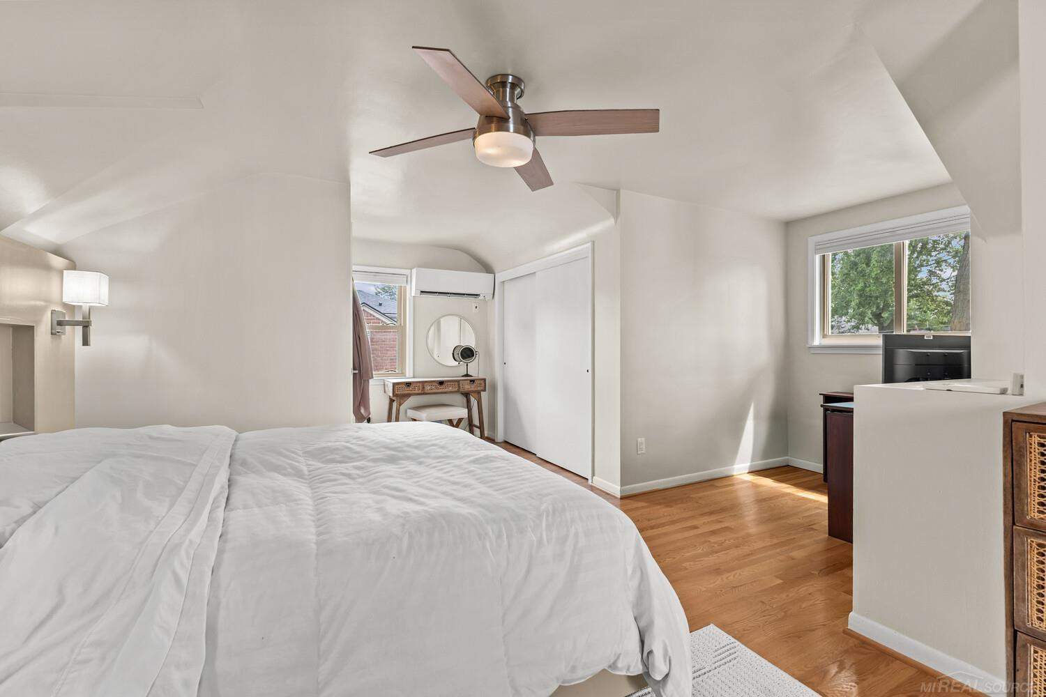 1521 Hampton Road, Grosse Pointe Woods, MI 48236 — Photo 17