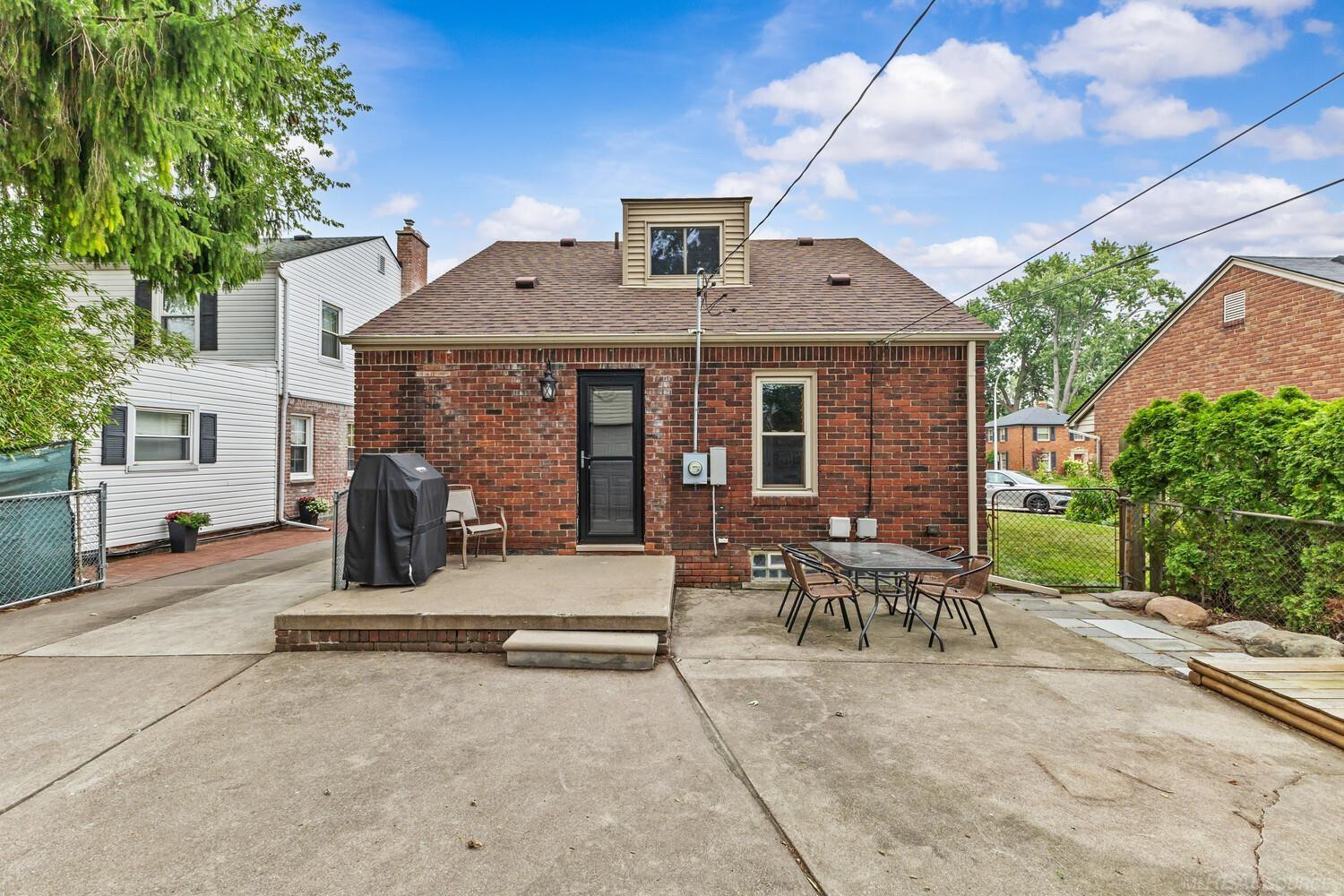 1521 Hampton Road, Grosse Pointe Woods, MI 48236 — Photo 28