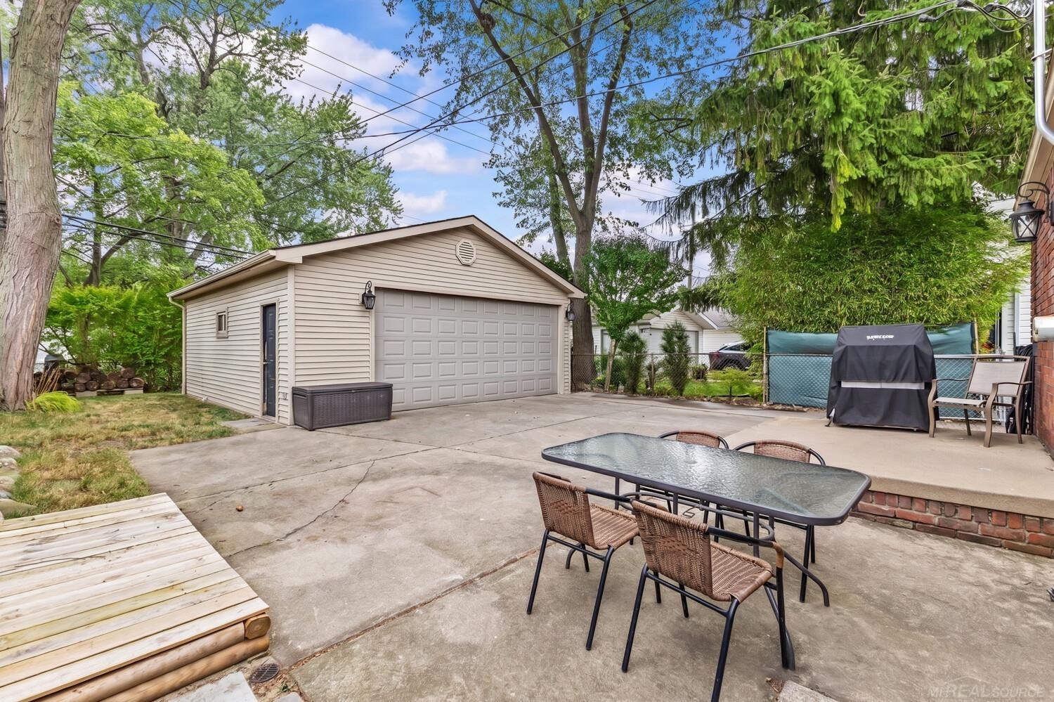 1521 Hampton Road, Grosse Pointe Woods, MI 48236 — Photo 29