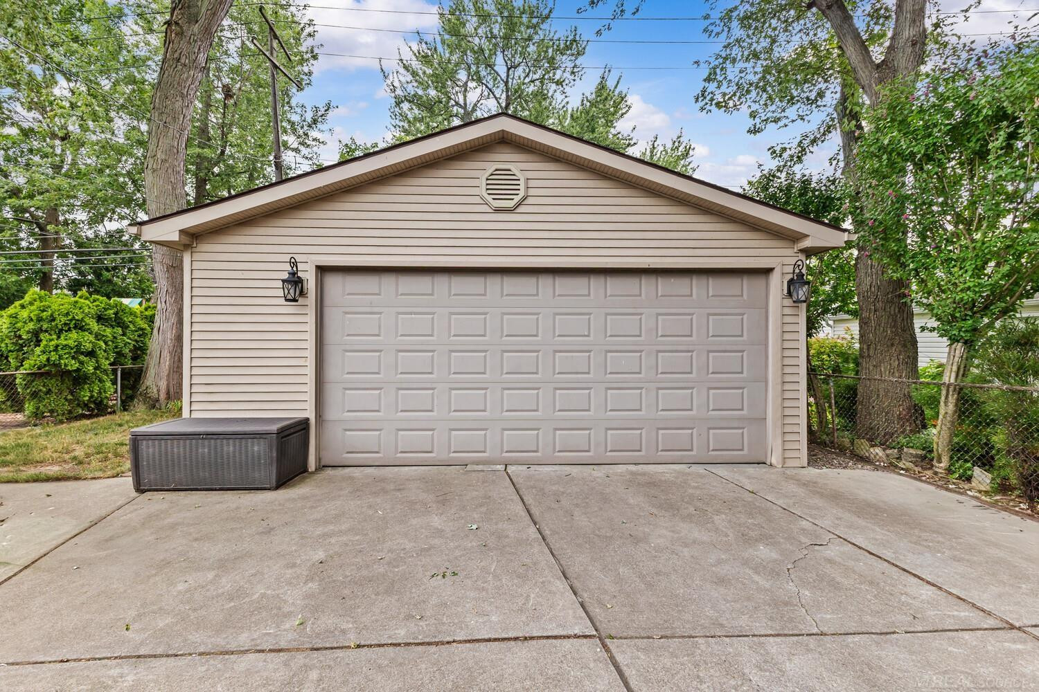 1521 Hampton Road, Grosse Pointe Woods, MI 48236 — Photo 30