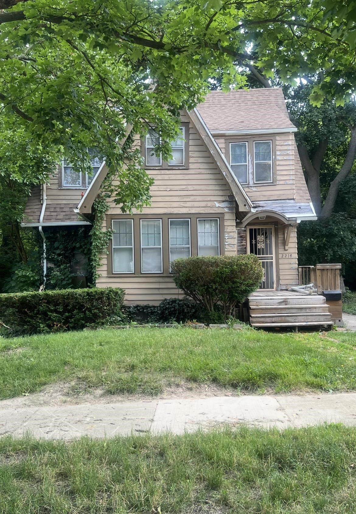 2214 Iroquois Avenue, Flint, MI 48503