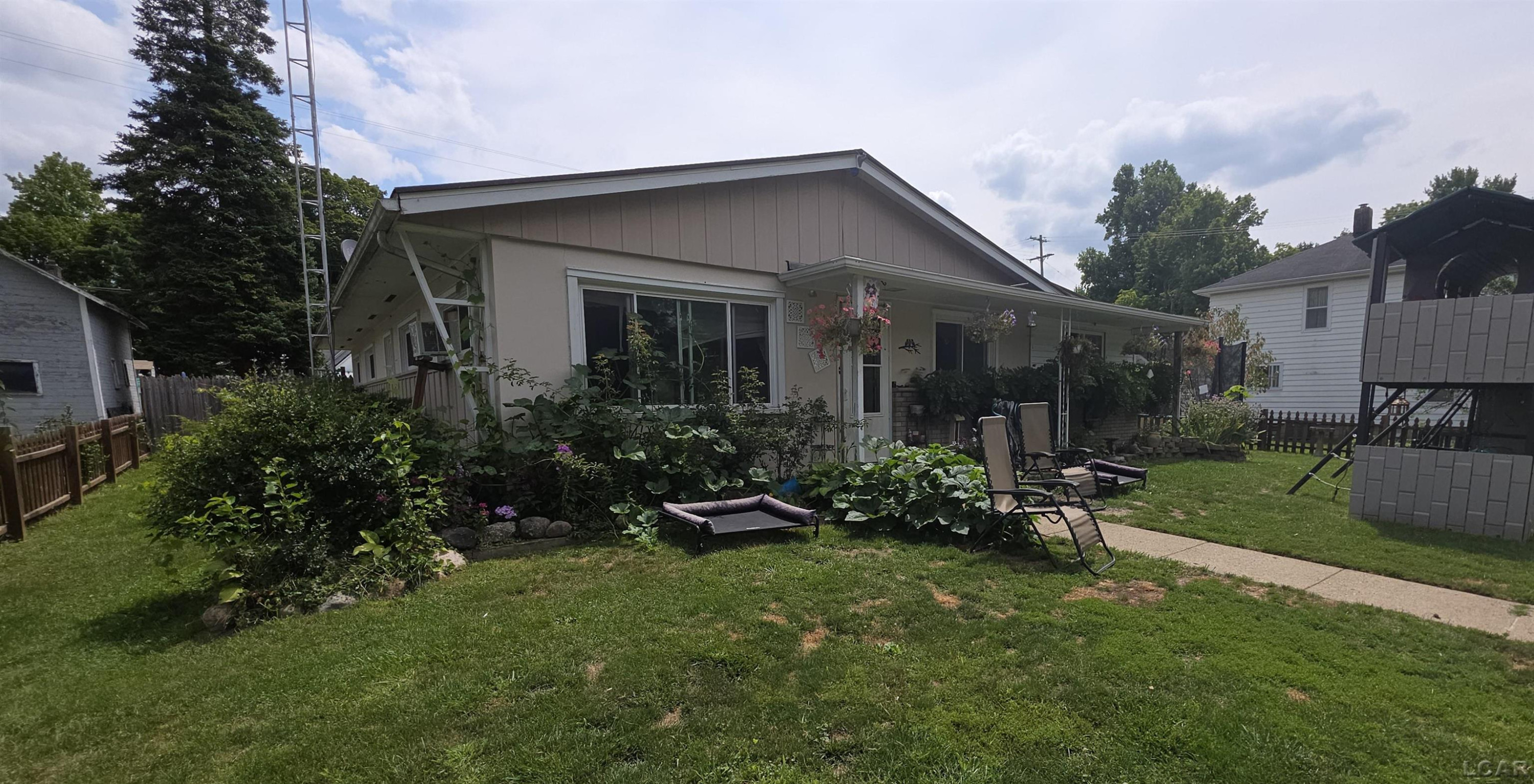607 oak Street, Hudson, MI 49247