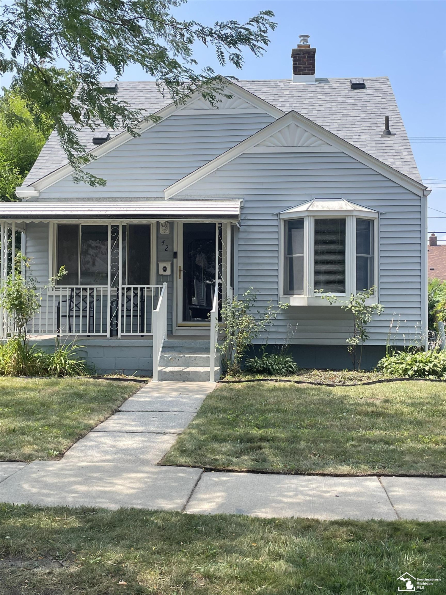 42 Cleveland Street, Trenton, MI 48183