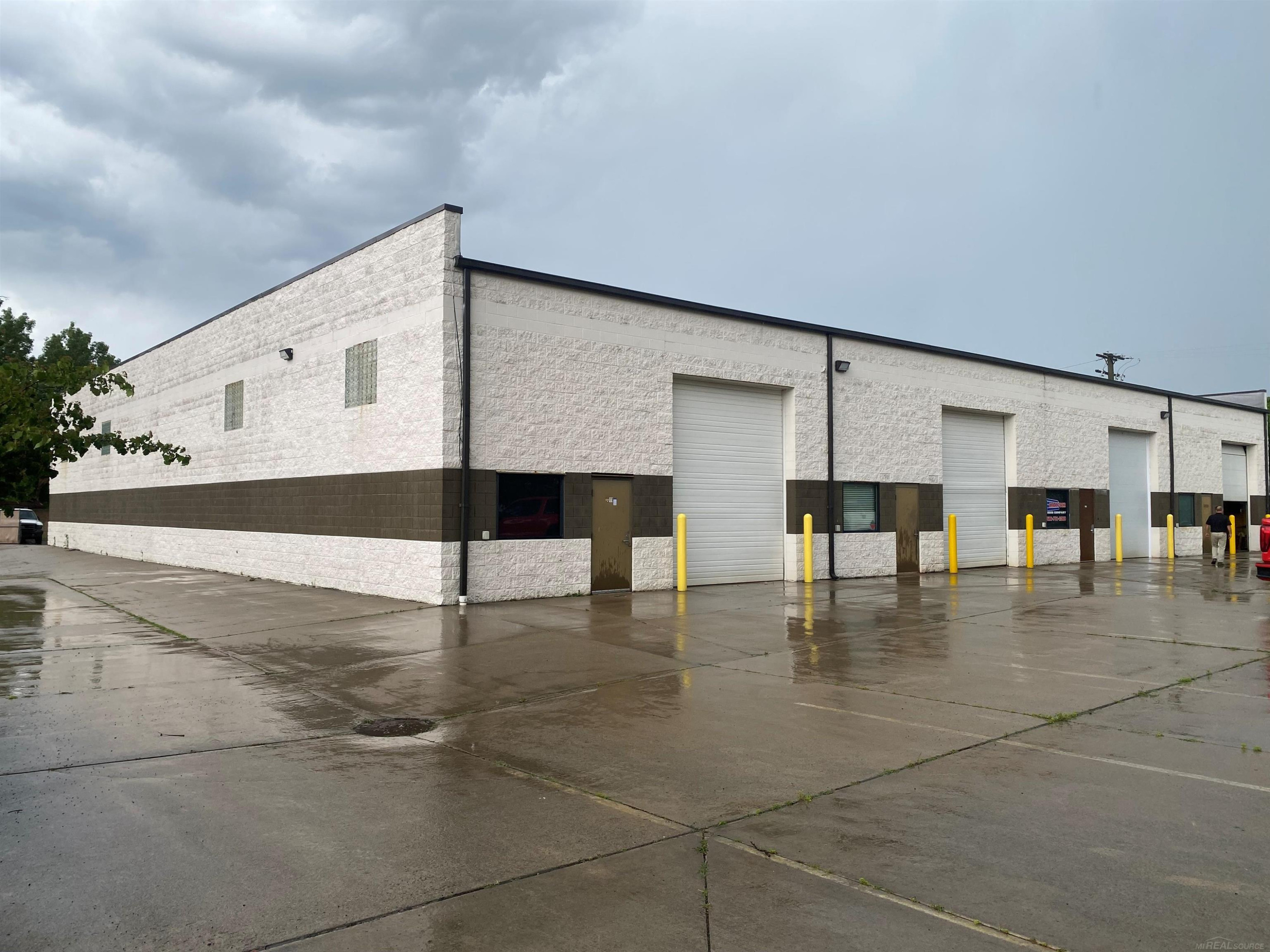 33113 Louise Avenue, Clinton Twp, MI 48035
