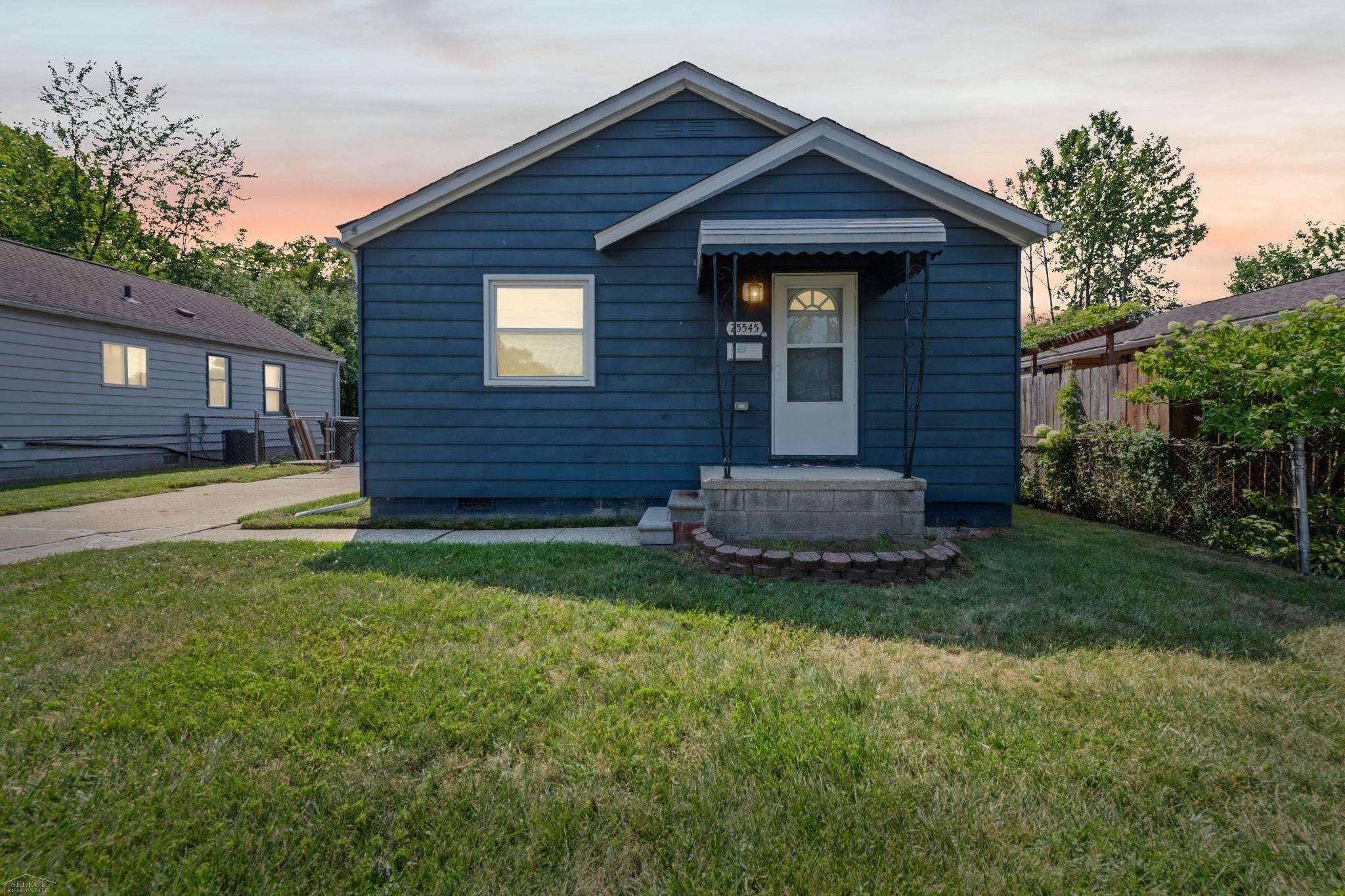 25545 Packard Street, Roseville, MI 48066
