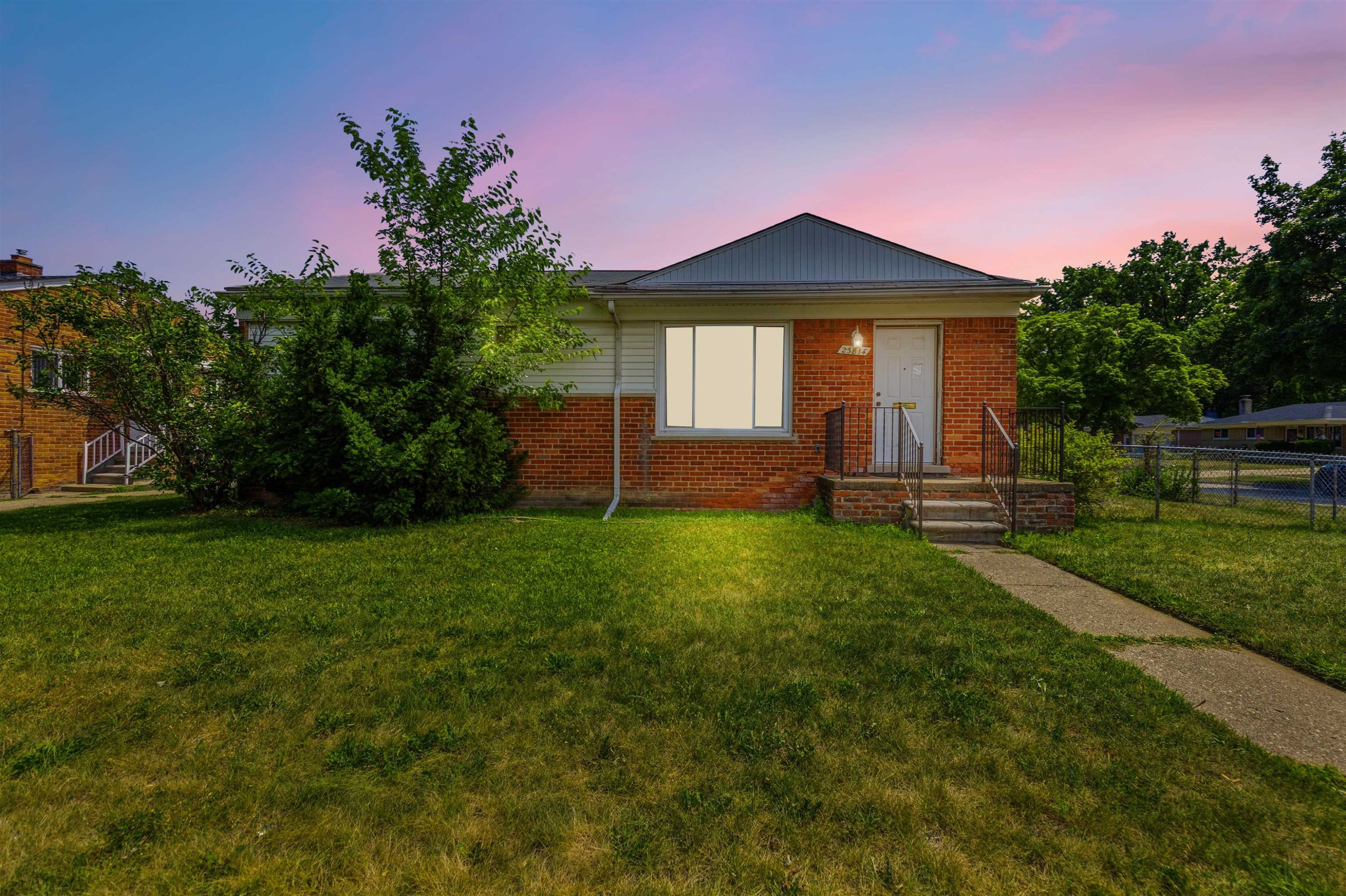 23814 Thomas Street, Warren, MI 48091