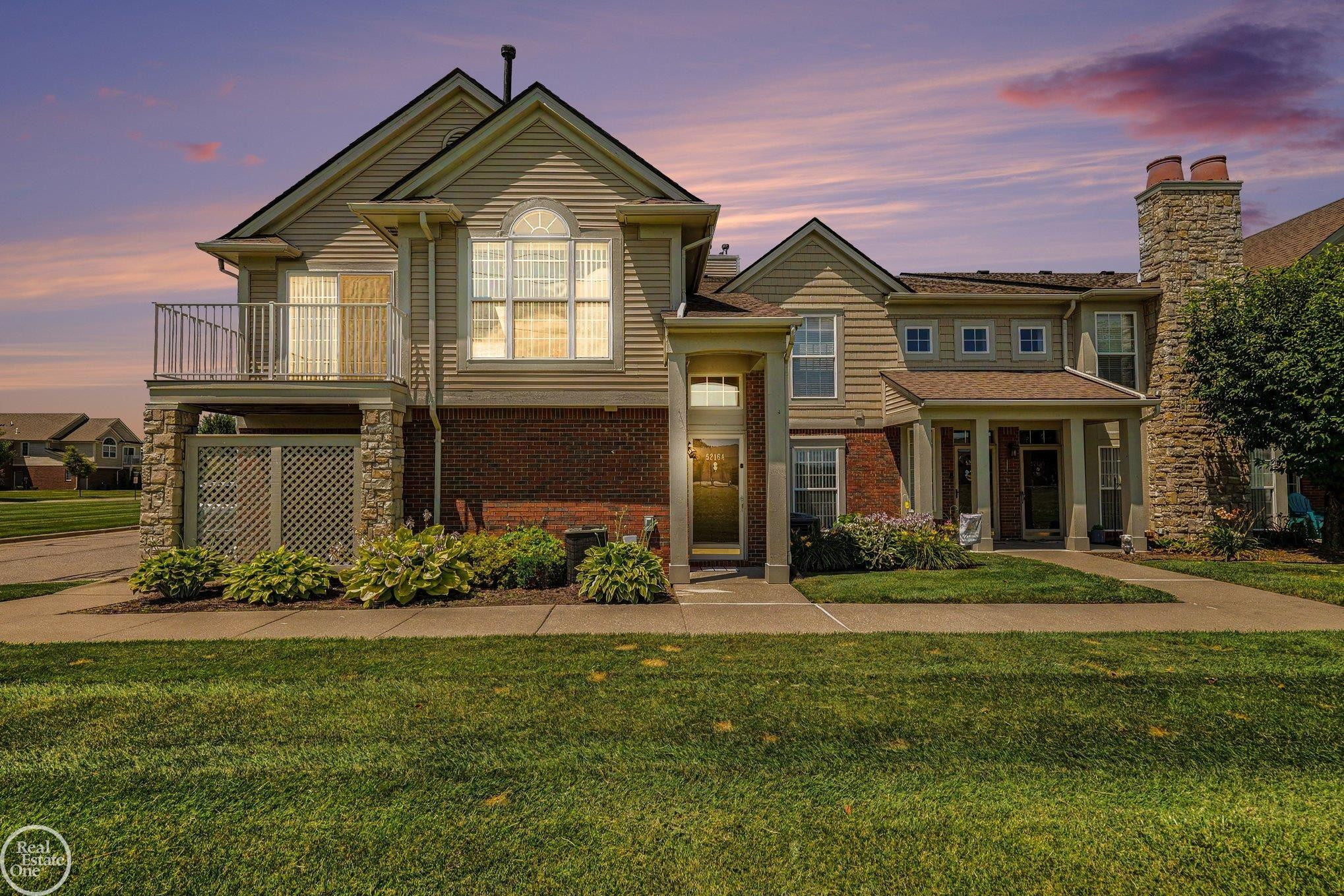 52164 Naugatuck Drive, Macomb, MI 48042