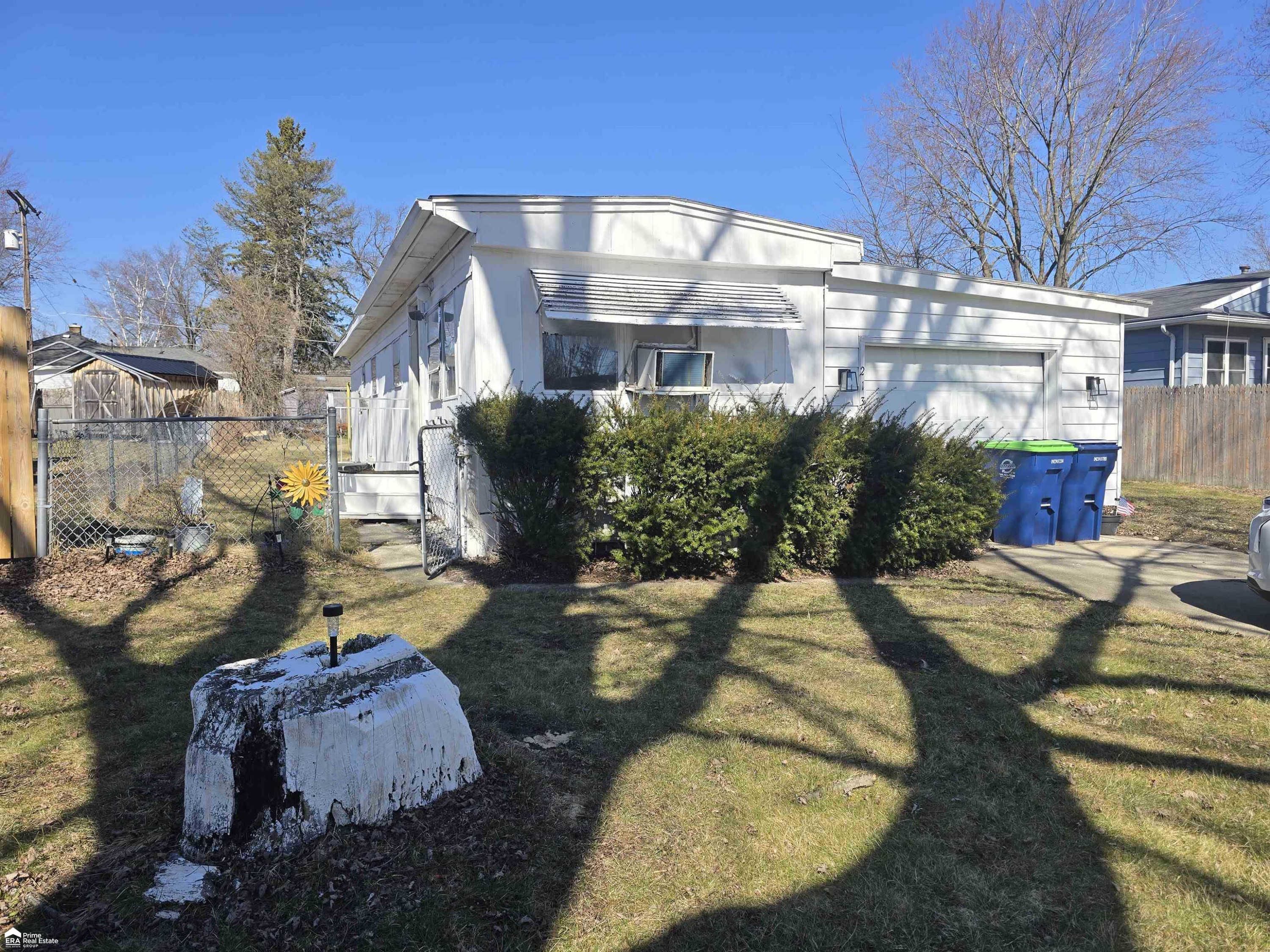 213 E oak Street, Saint Charles, MI 48655