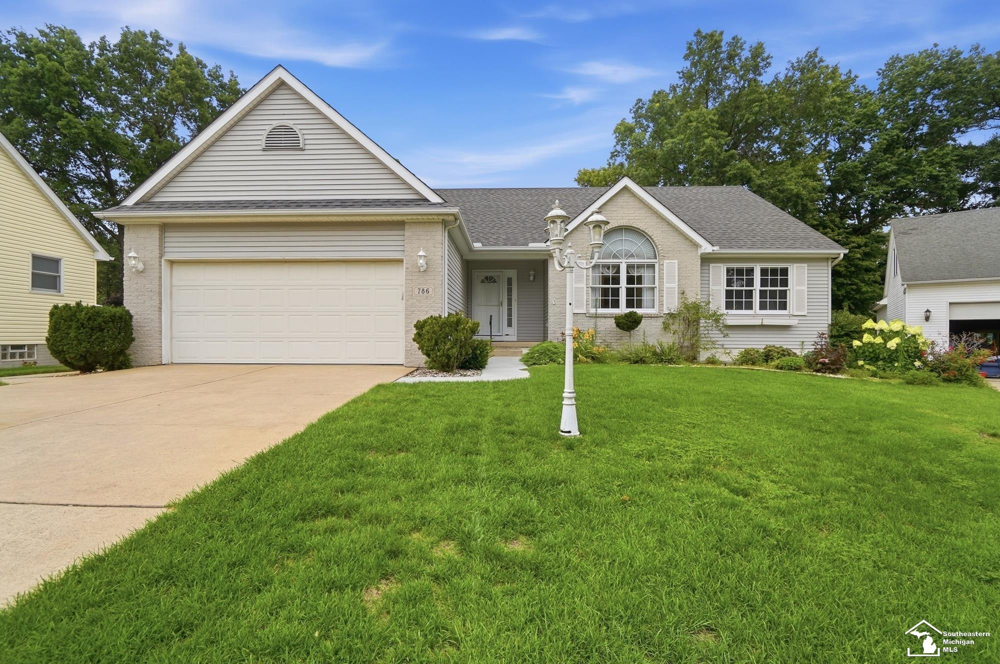 786 Santa Fe Court, Temperance, MI 48182
