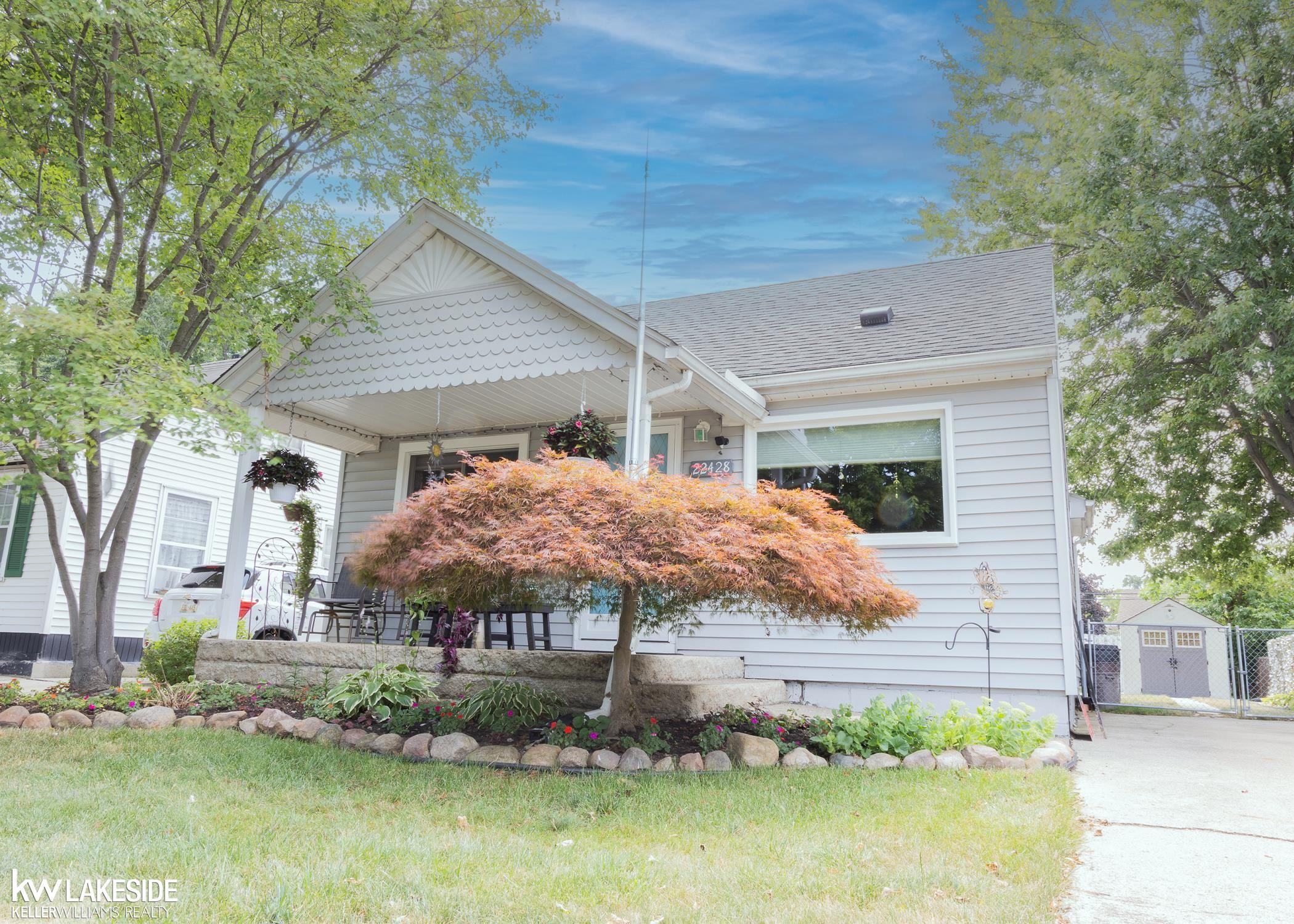 22428 Daniels Street, Saint Clair Shores, MI 48081