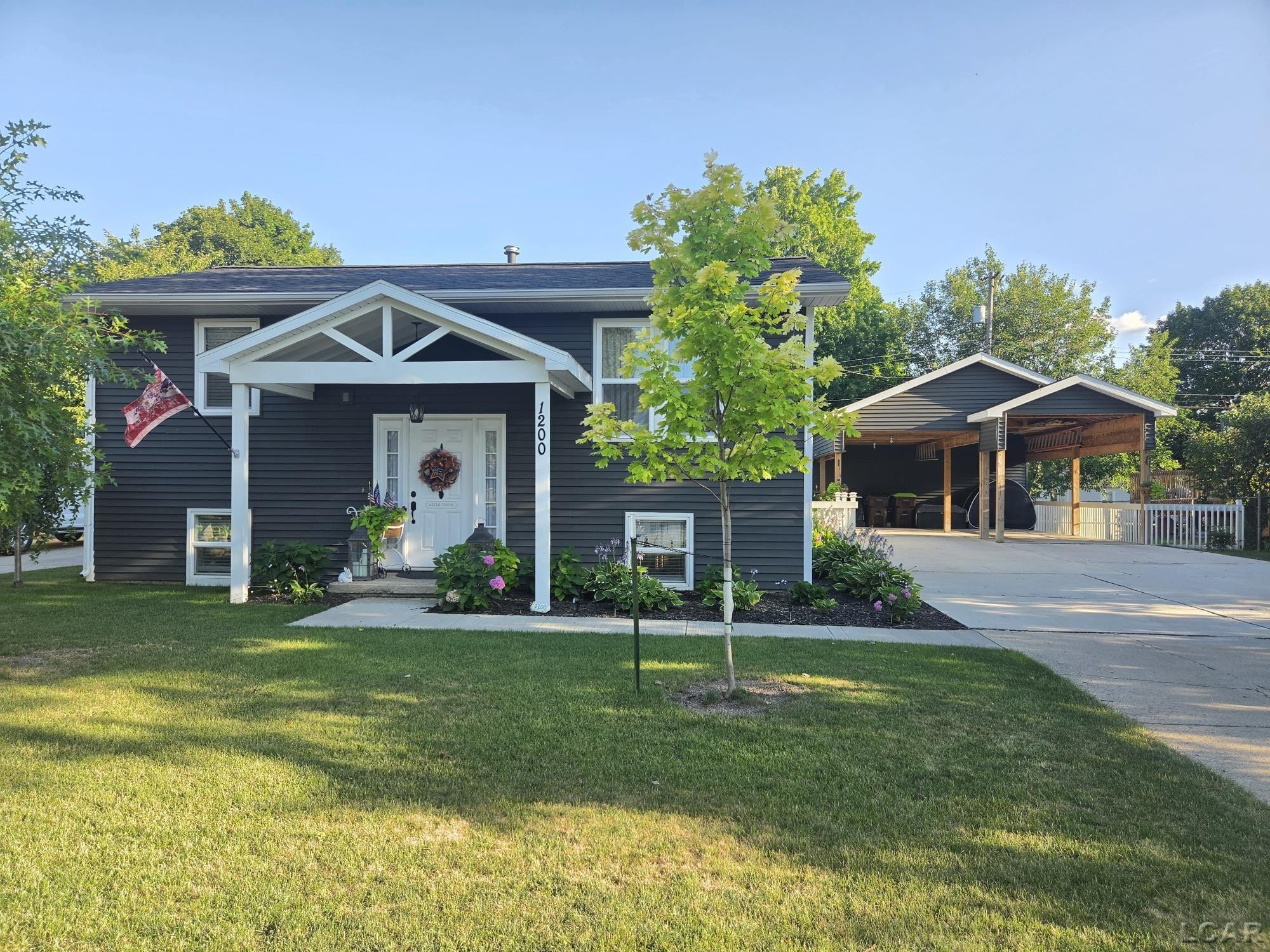 1200 W Pottawatamie Street, Tecumseh, MI 49286