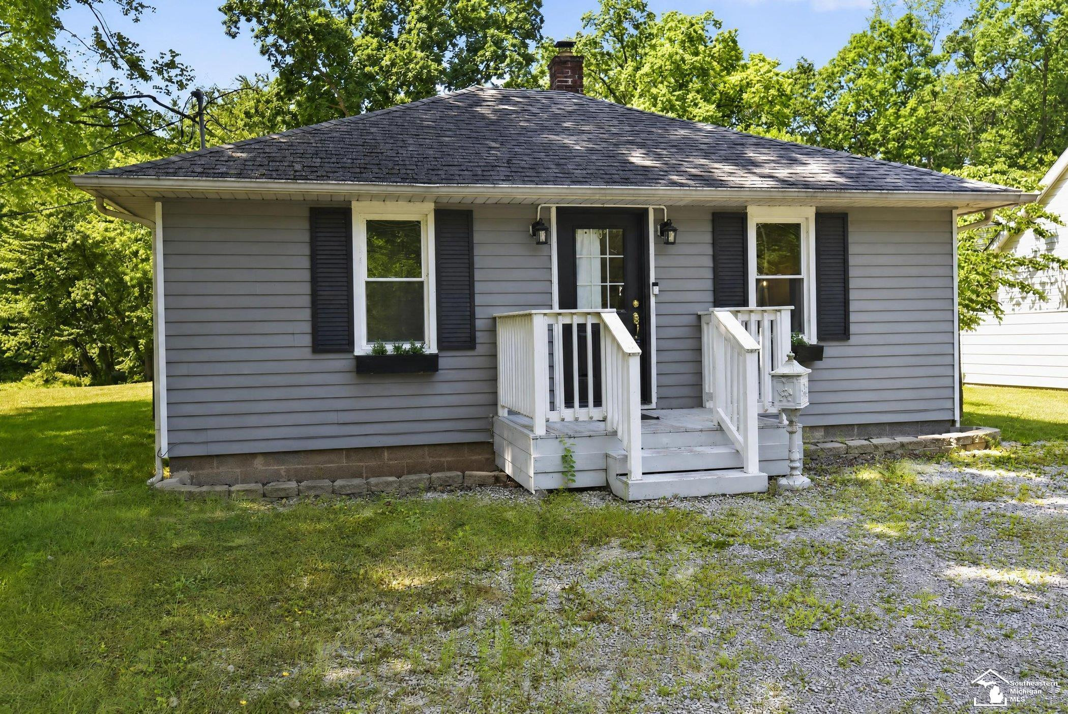 7871 Summerfield Road, Lambertville, MI 48144