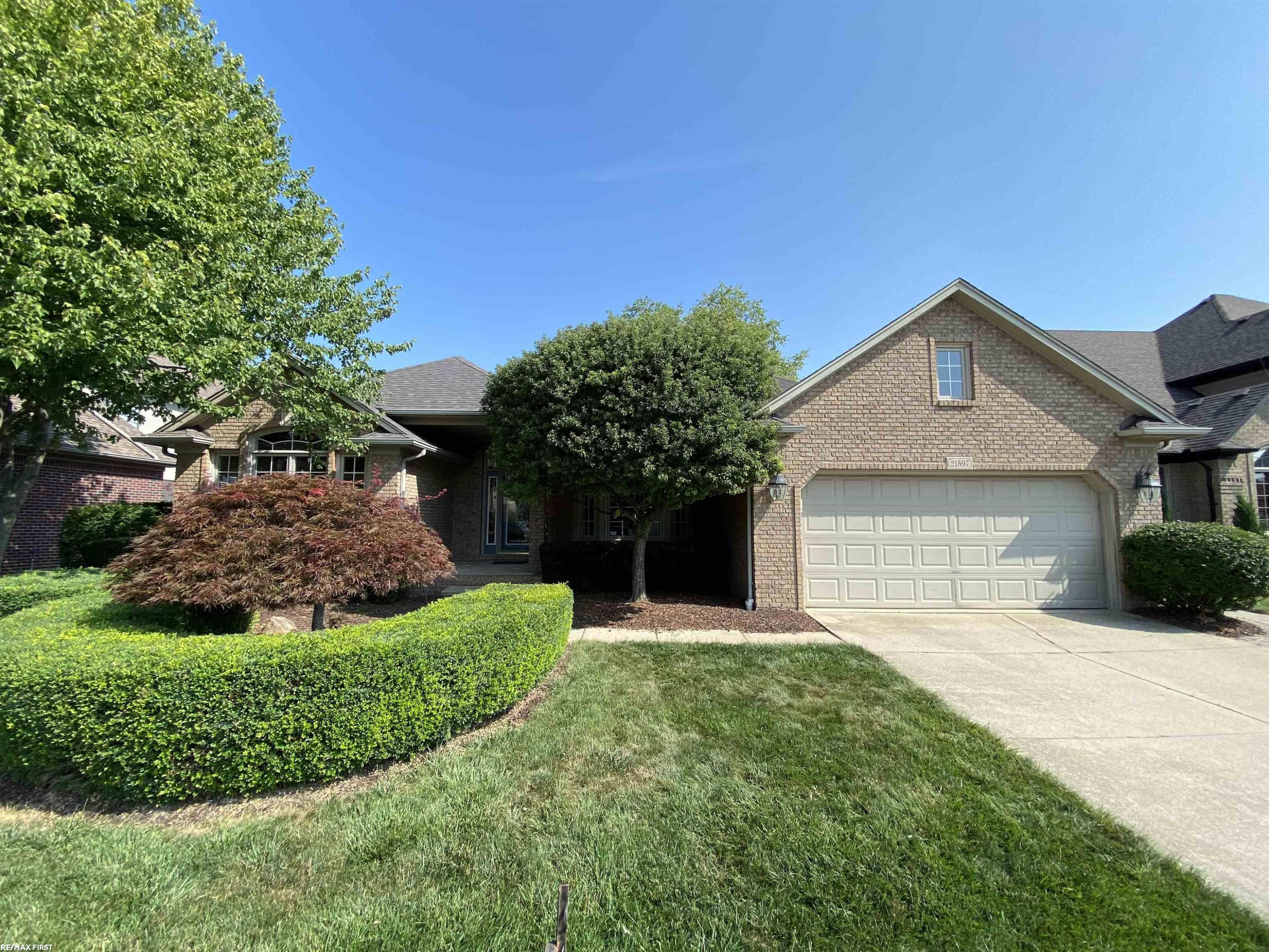 21597 Pinnacle Court, Macomb, MI 48042