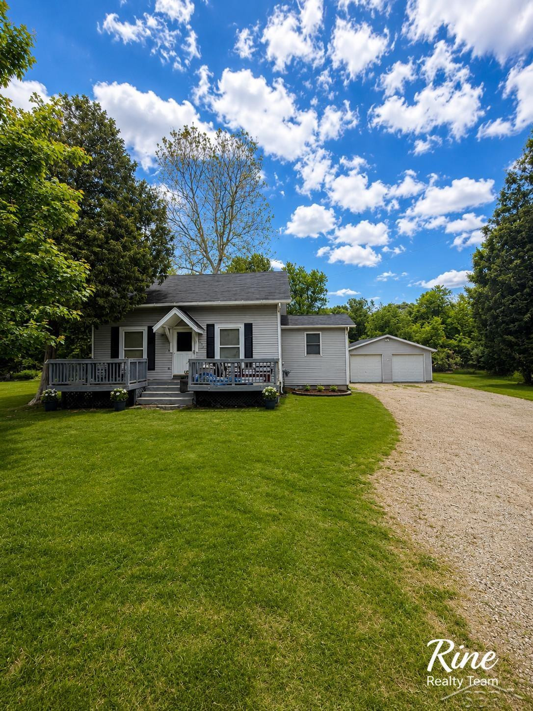 832 Hyatt Street, Eaton Rapids, MI 48827