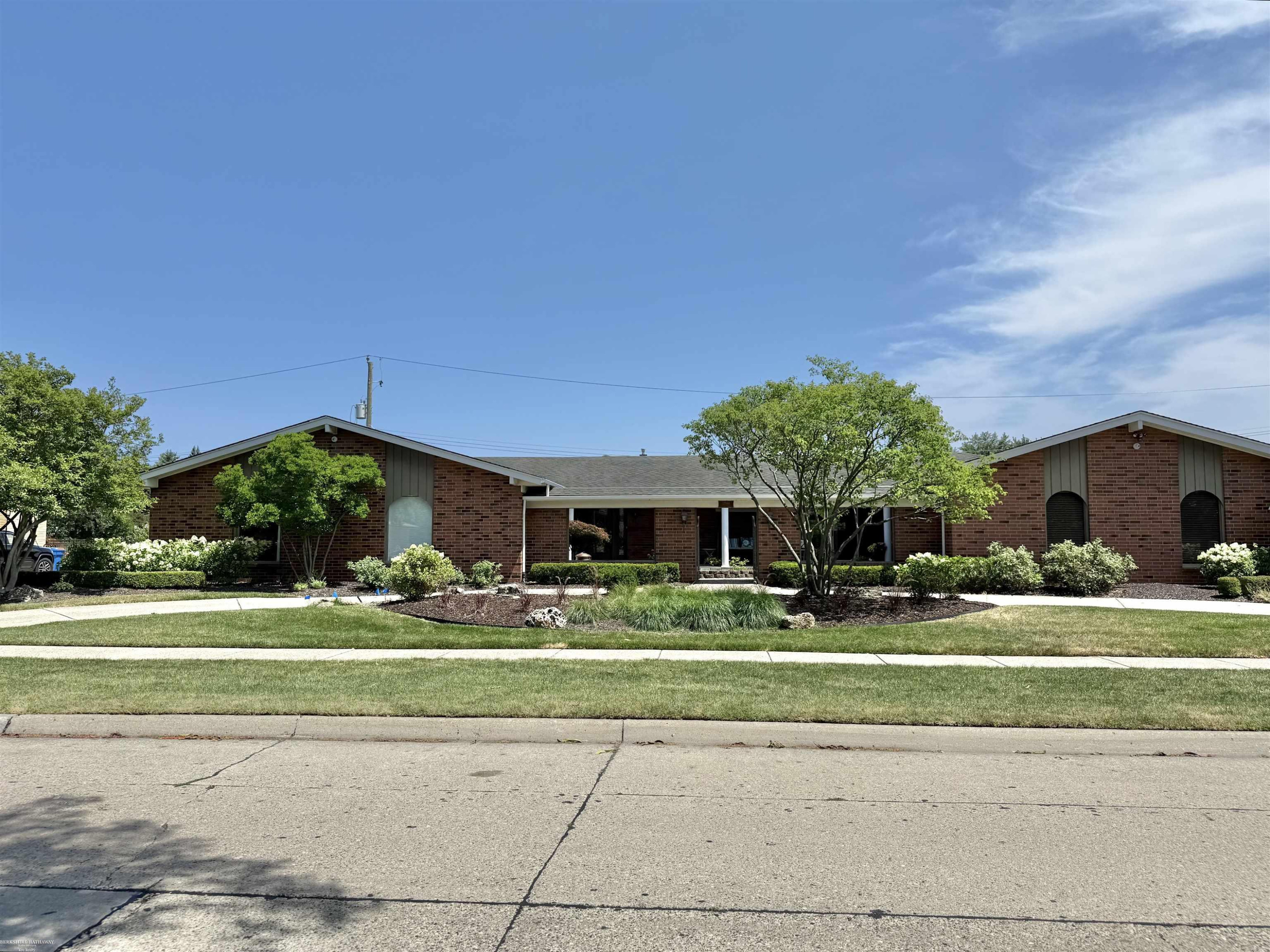 32044 Vegas Drive, Warren, MI 48093