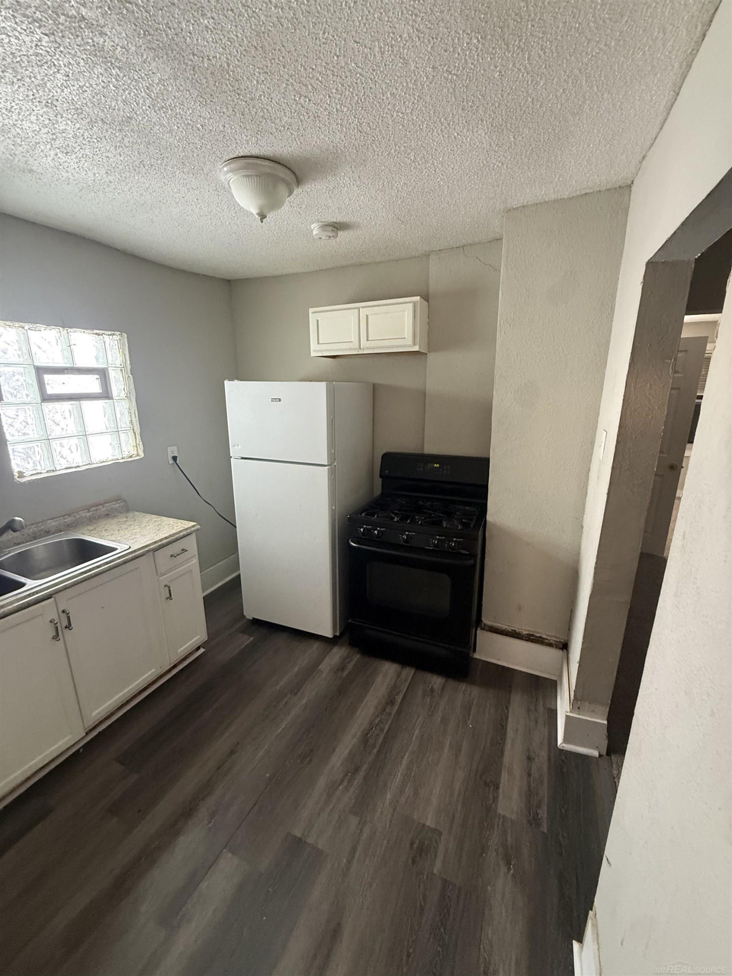 19209 Helen Street - Photo 5
