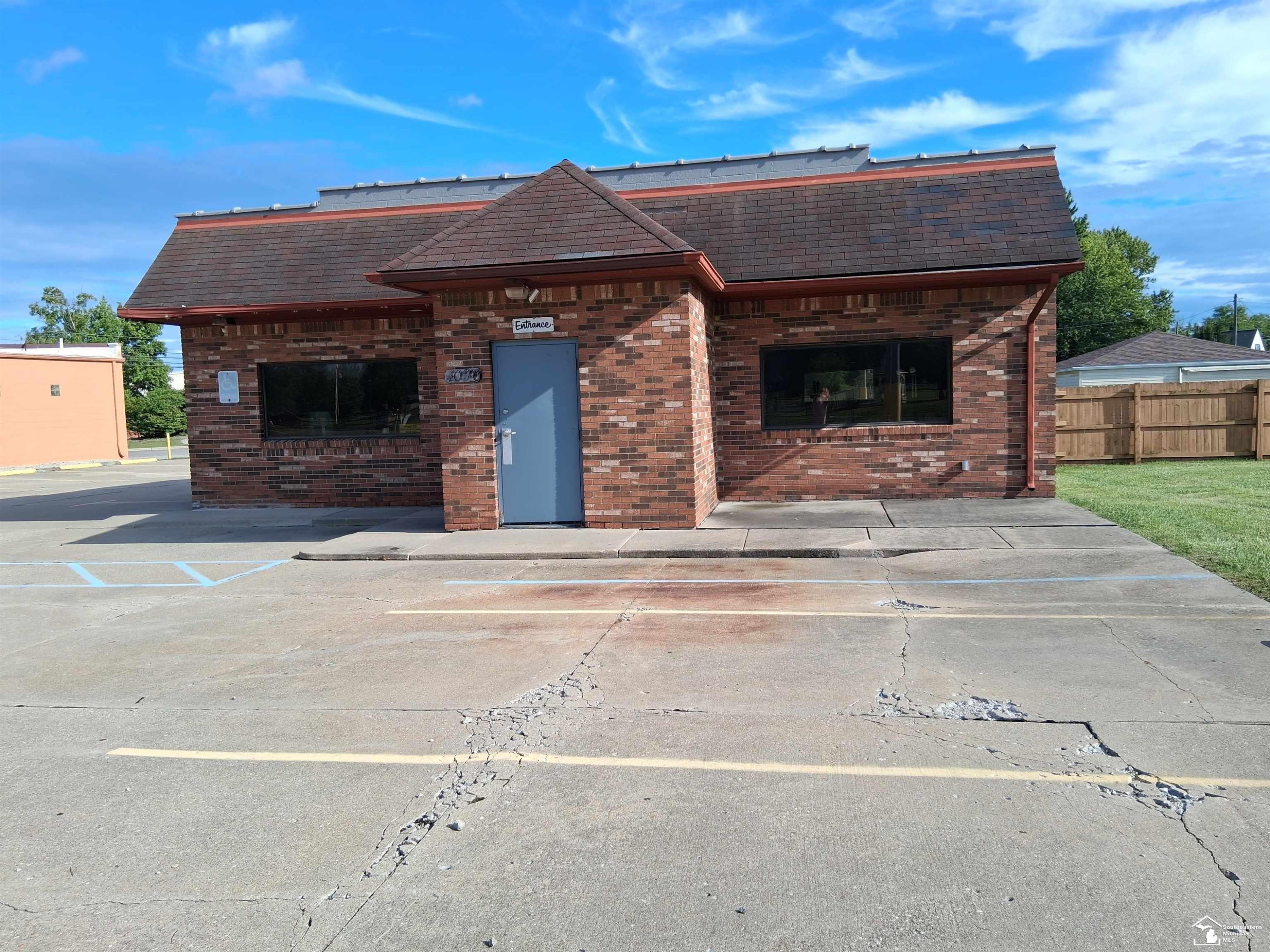 1090 N Dixie Highway, Monroe, MI 48162