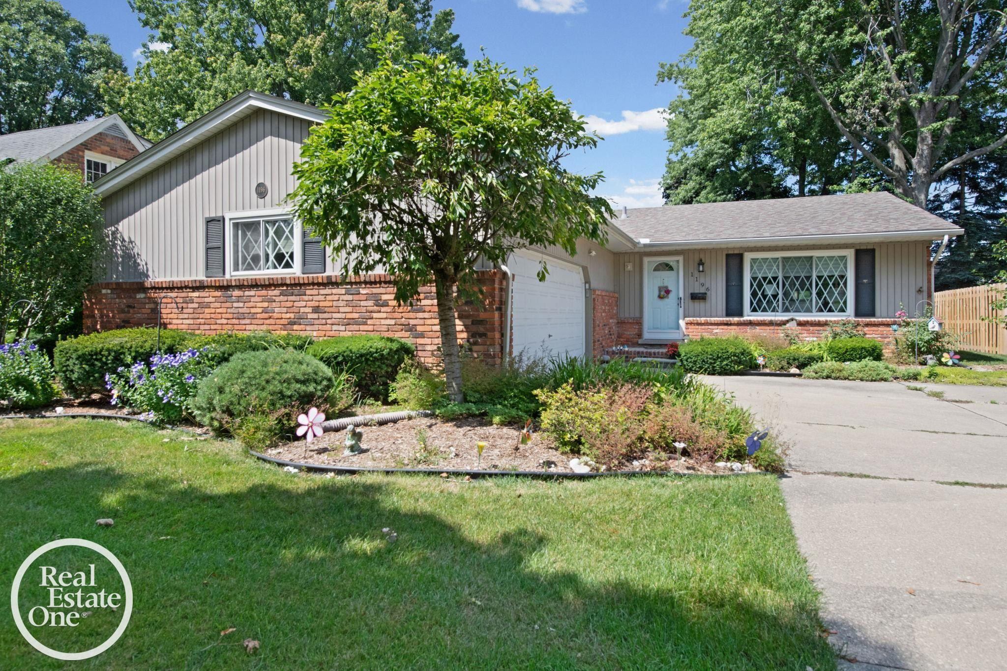 1196 Hawthorne Road, Grosse Pointe, MI 48236