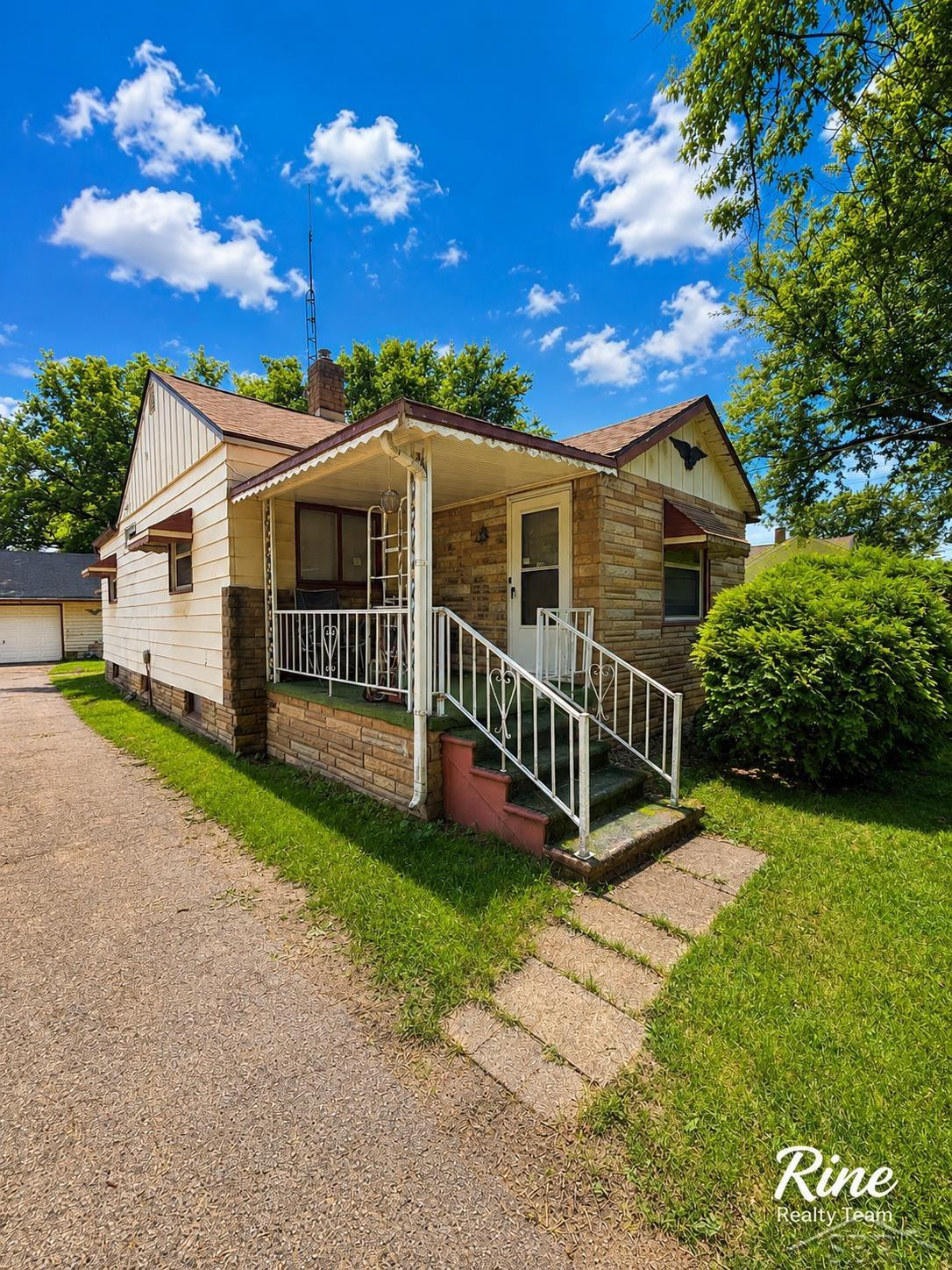 3204 E Hemphill Road, Burton, MI 48529