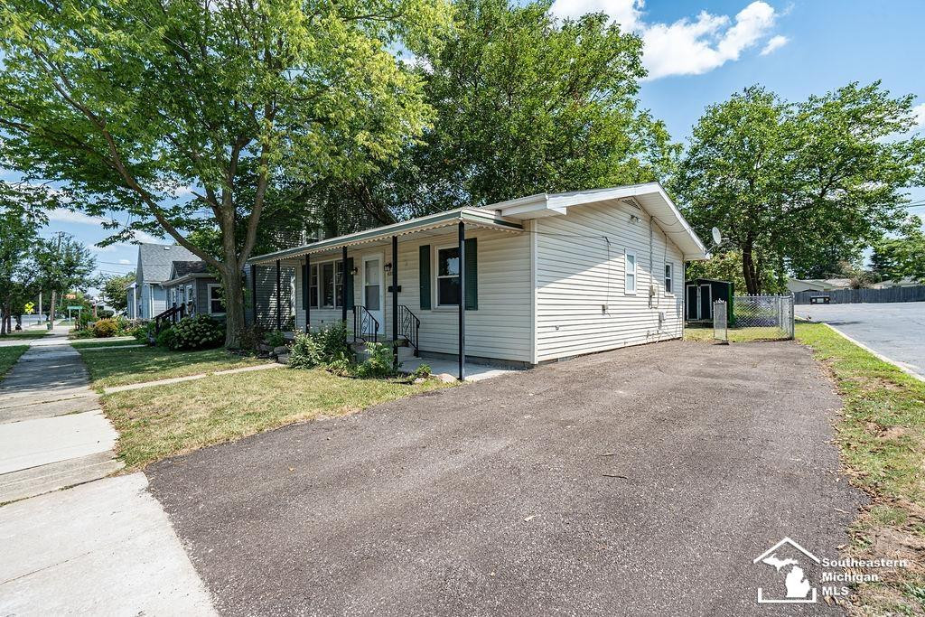 435 Toledo Street, Dundee, MI 48131