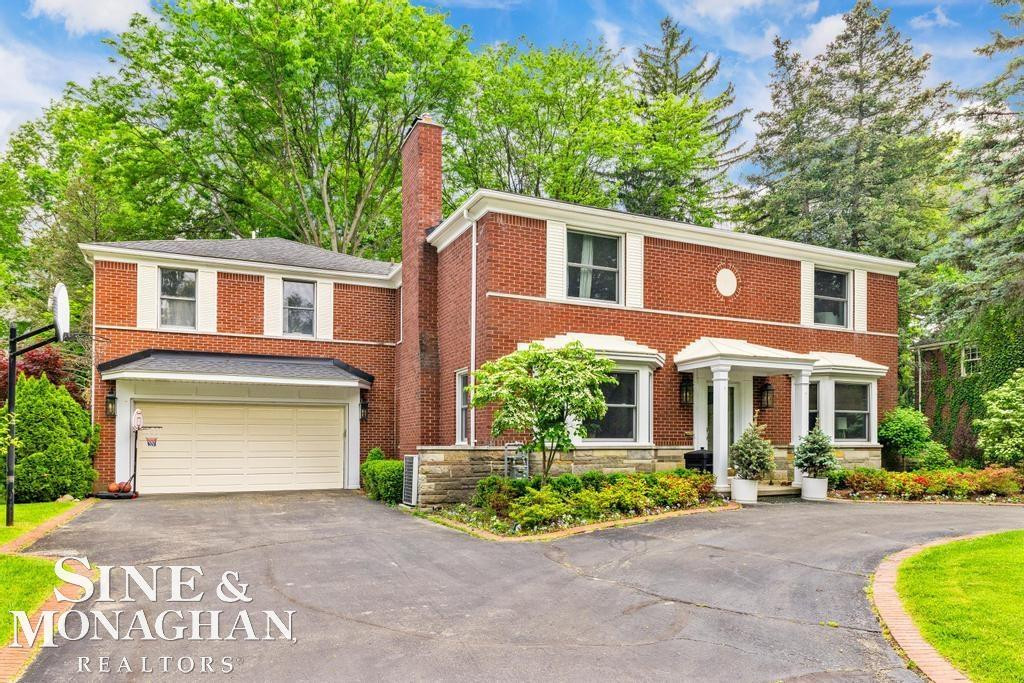 565 Lochmoor Boulevard, Grosse Pointe Woods, MI 48236