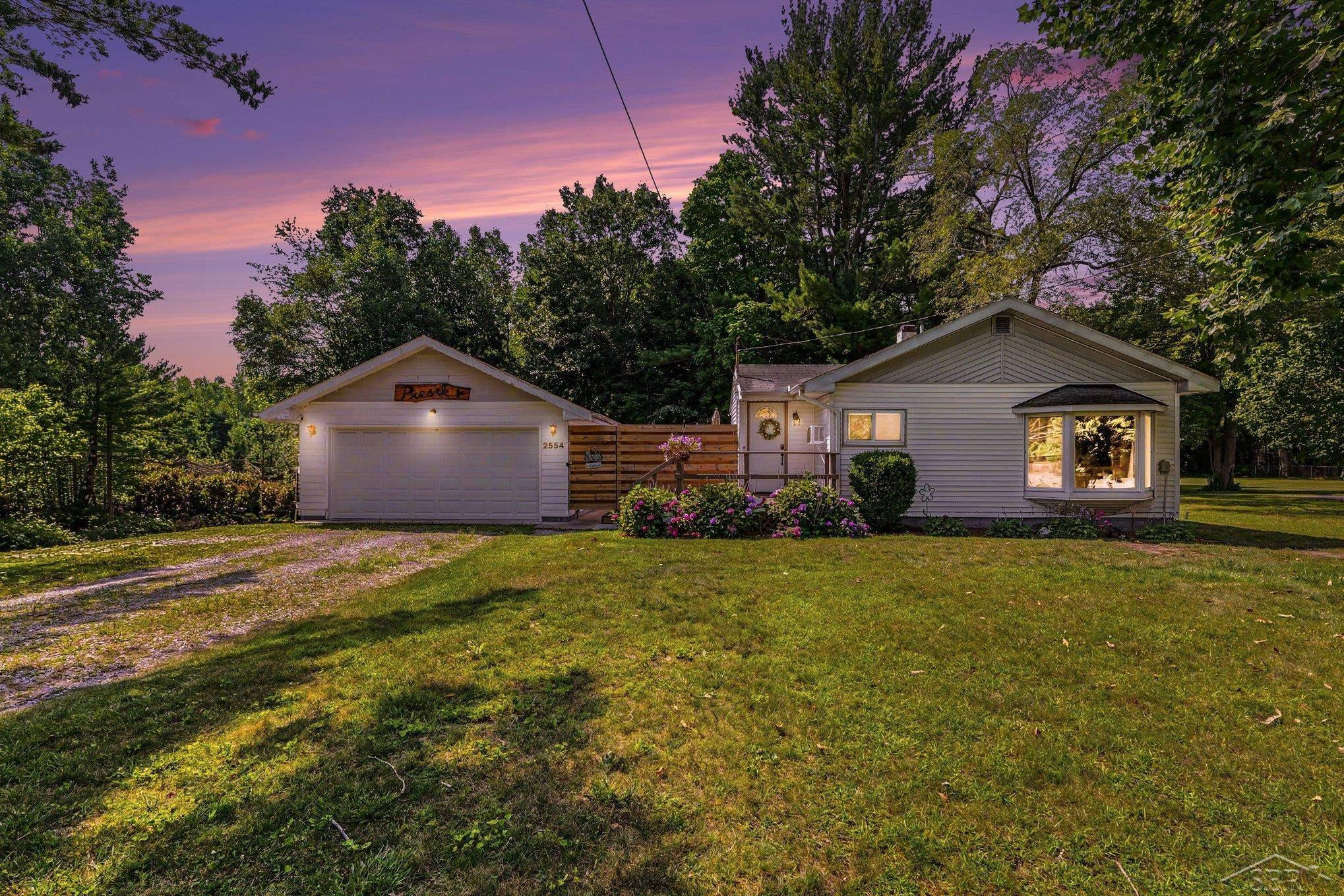 2554 E Ashby Road, Midland, MI 48640