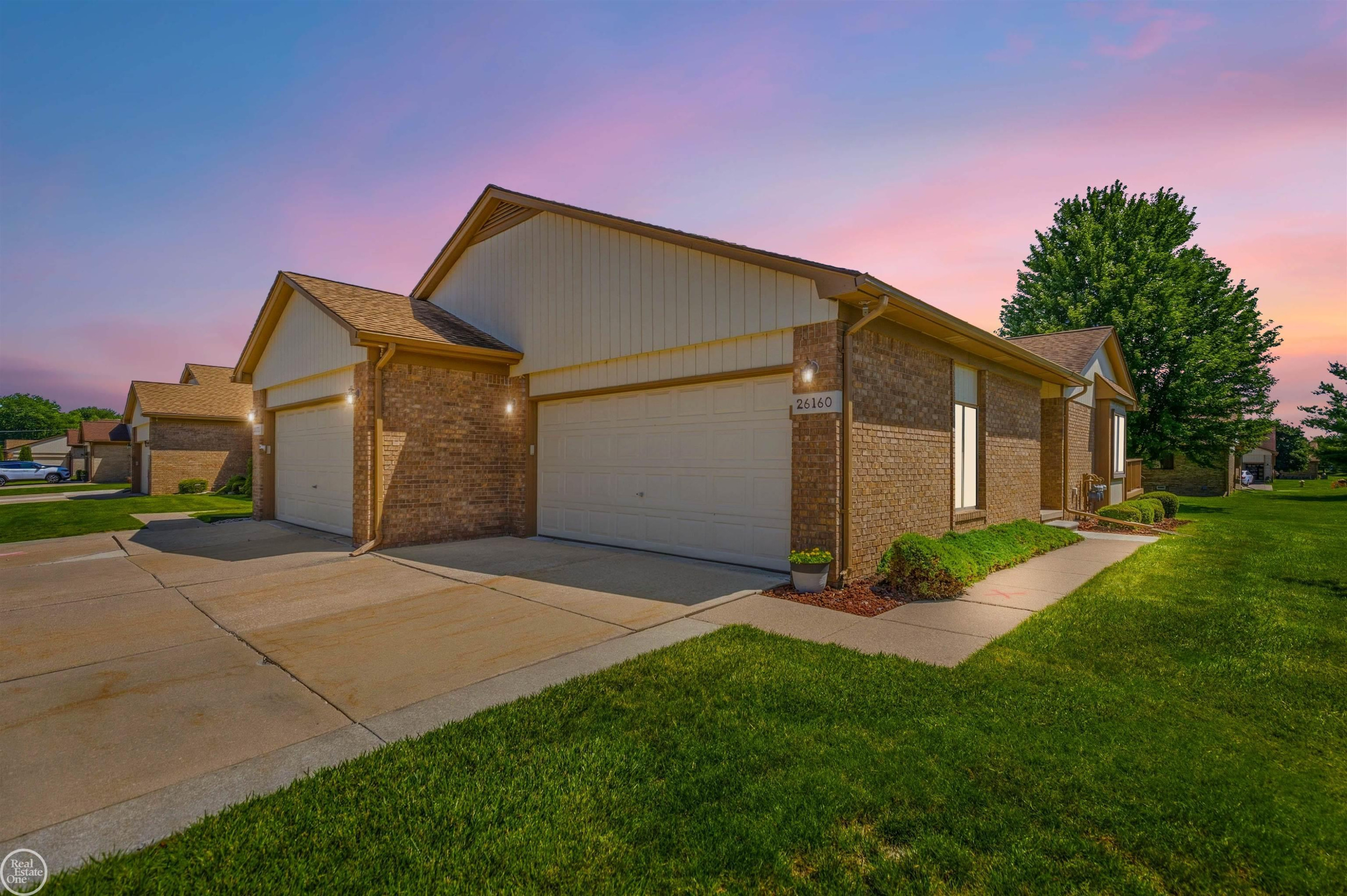 26160 N Knollwood Drive, New Baltimore, MI