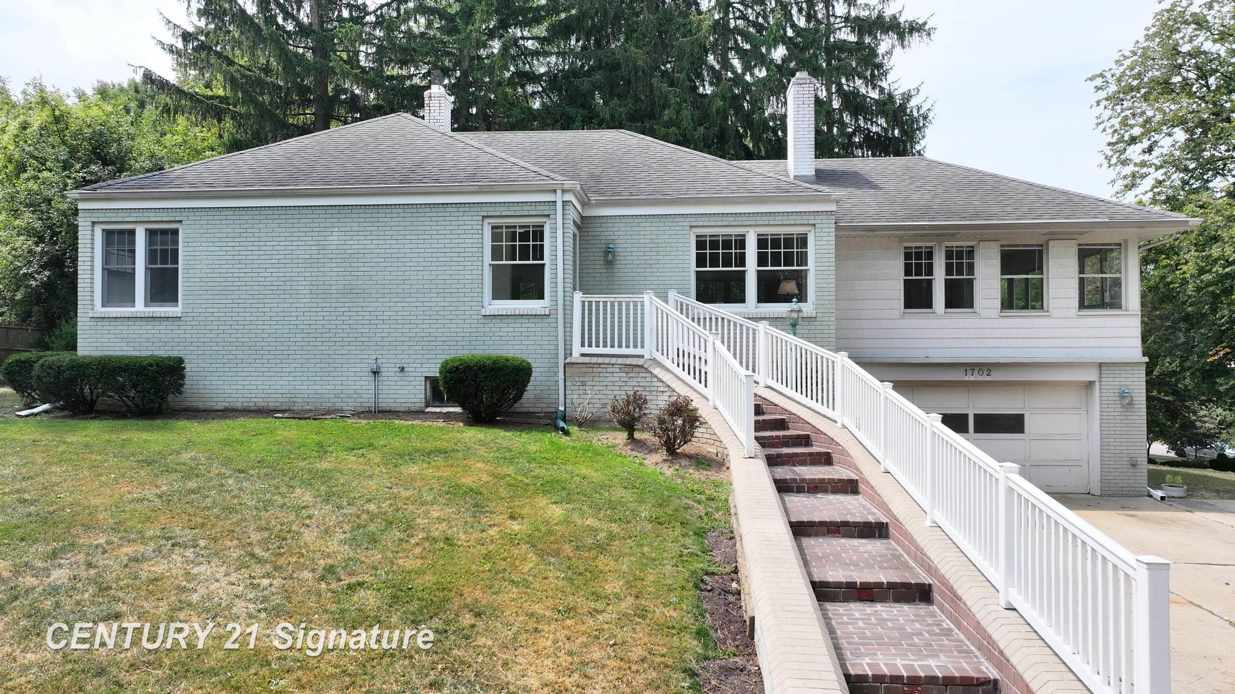 1702 Overhill Drive, Flint, MI 48503