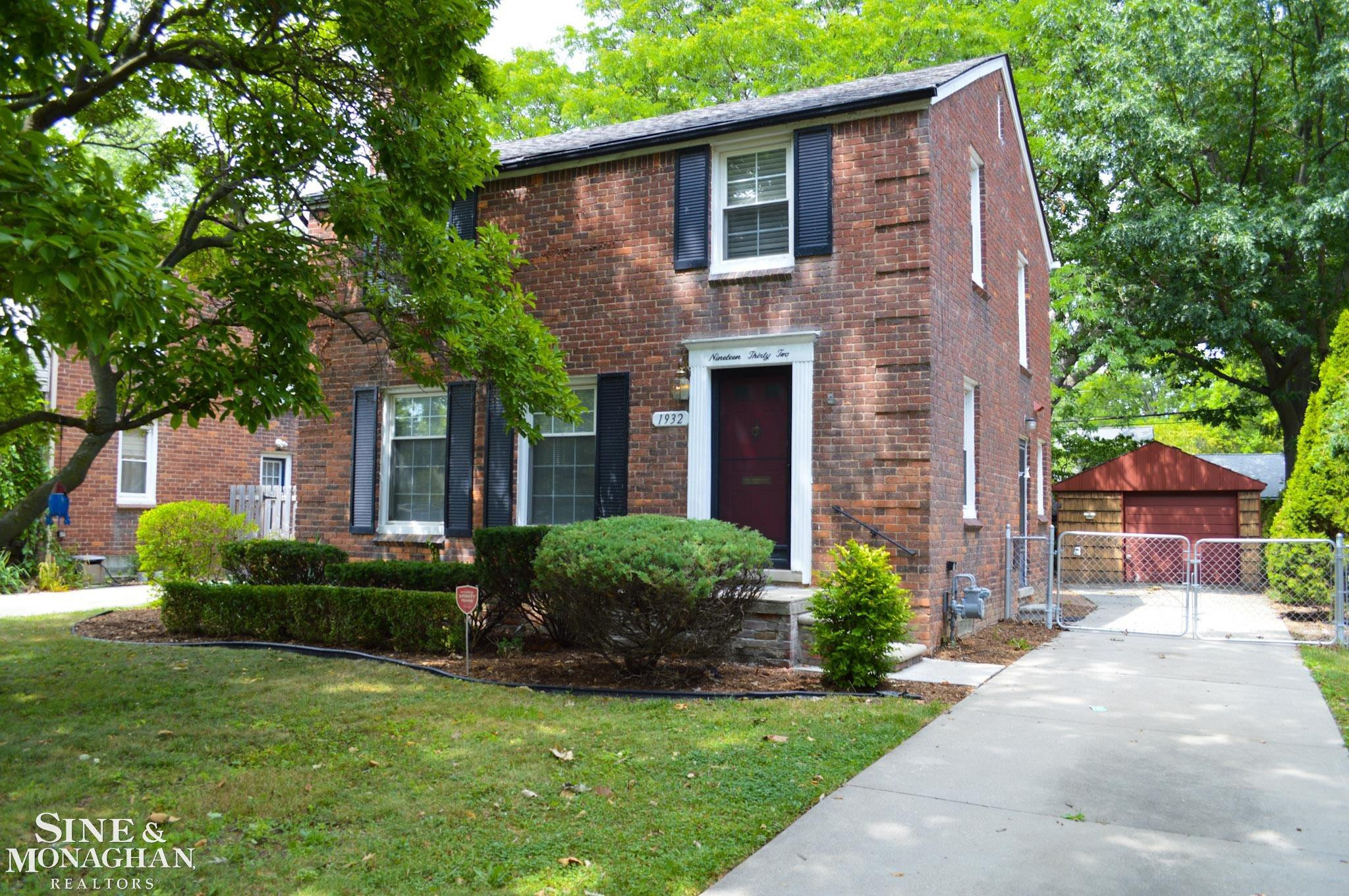 1932 Allard Avenue, Grosse Pointe Woods, MI 48236
