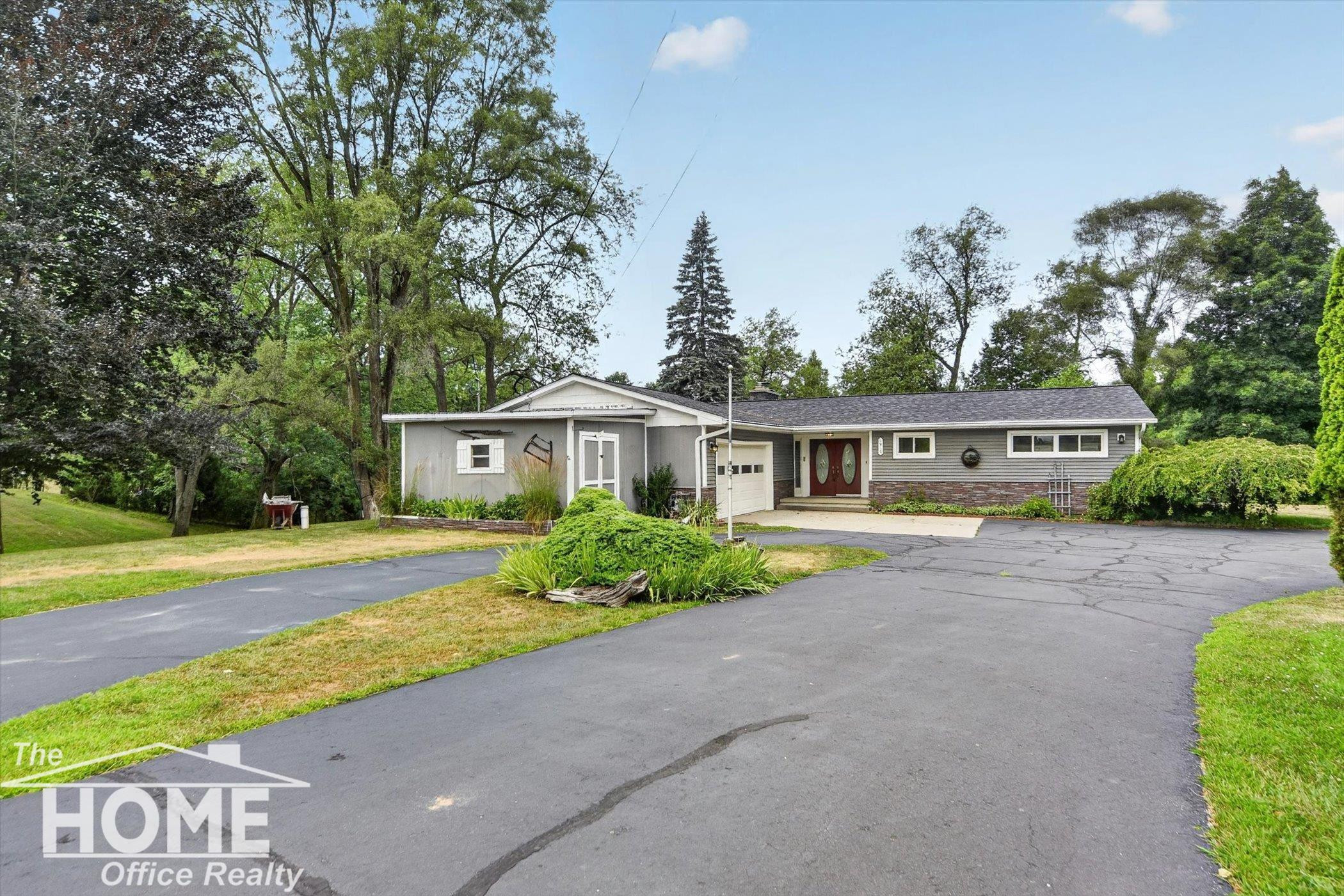 1910 Lake Court, Owosso, MI 48867
