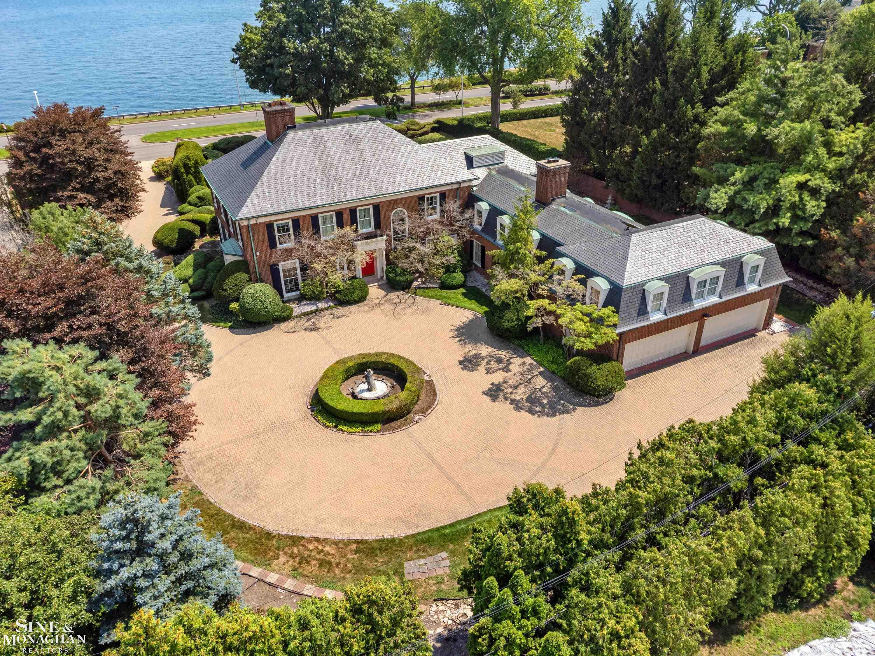 105 Lake Shore Road, Grosse Pointe Farms, MI 48236