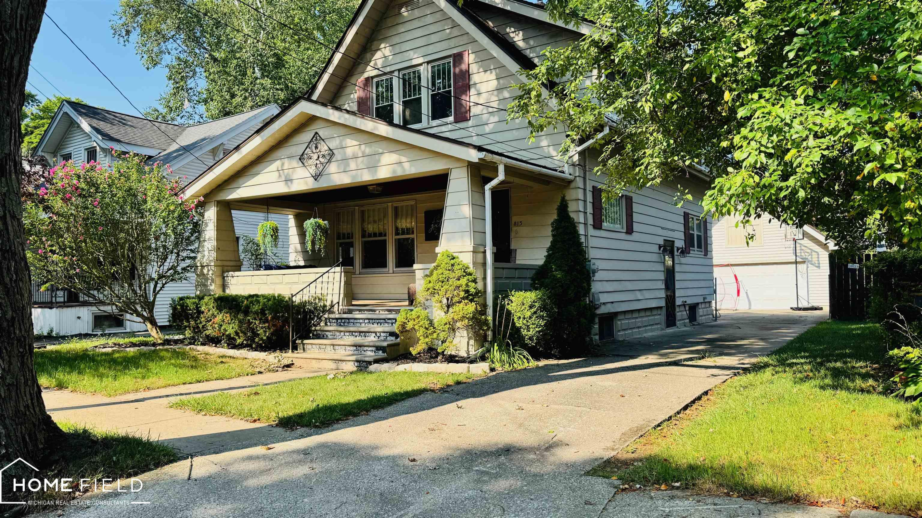 813 N Ball Street, Owosso, MI 48867